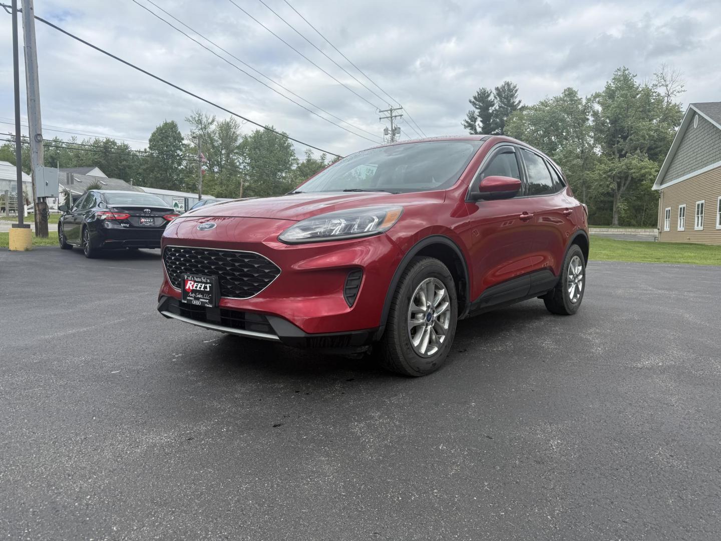 2020 Red /Black Ford Escape SE AWD (1FMCU9G68LU) with an 1.5L I3 DOHC 12V TURBO engine, 8-Speed Automatic transmission, located at 11115 Chardon Rd. , Chardon, OH, 44024, (440) 214-9705, 41.580246, -81.241943 - This 2020 Ford Escape SE is a modern and fuel efficient SUV. Equipped with a 1.5 I3 Turbocharged EcoBoost engine and a 8 speed automatic transmission this Escape achieves a very impressive 28 MPG combined and 31 MPG highway. On the inside it has a power drivers seat, heated front seats and, automati - Photo#0
