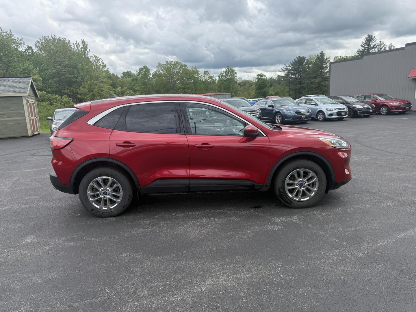 2020 Red /Black Ford Escape SE AWD (1FMCU9G68LU) with an 1.5L I3 DOHC 12V TURBO engine, 8-Speed Automatic transmission, located at 11115 Chardon Rd. , Chardon, OH, 44024, (440) 214-9705, 41.580246, -81.241943 - This 2020 Ford Escape SE is a modern and fuel efficient SUV. Equipped with a 1.5 I3 Turbocharged EcoBoost engine and a 8 speed automatic transmission this Escape achieves a very impressive 28 MPG combined and 31 MPG highway. On the inside it has a power drivers seat, heated front seats and, automati - Photo#5