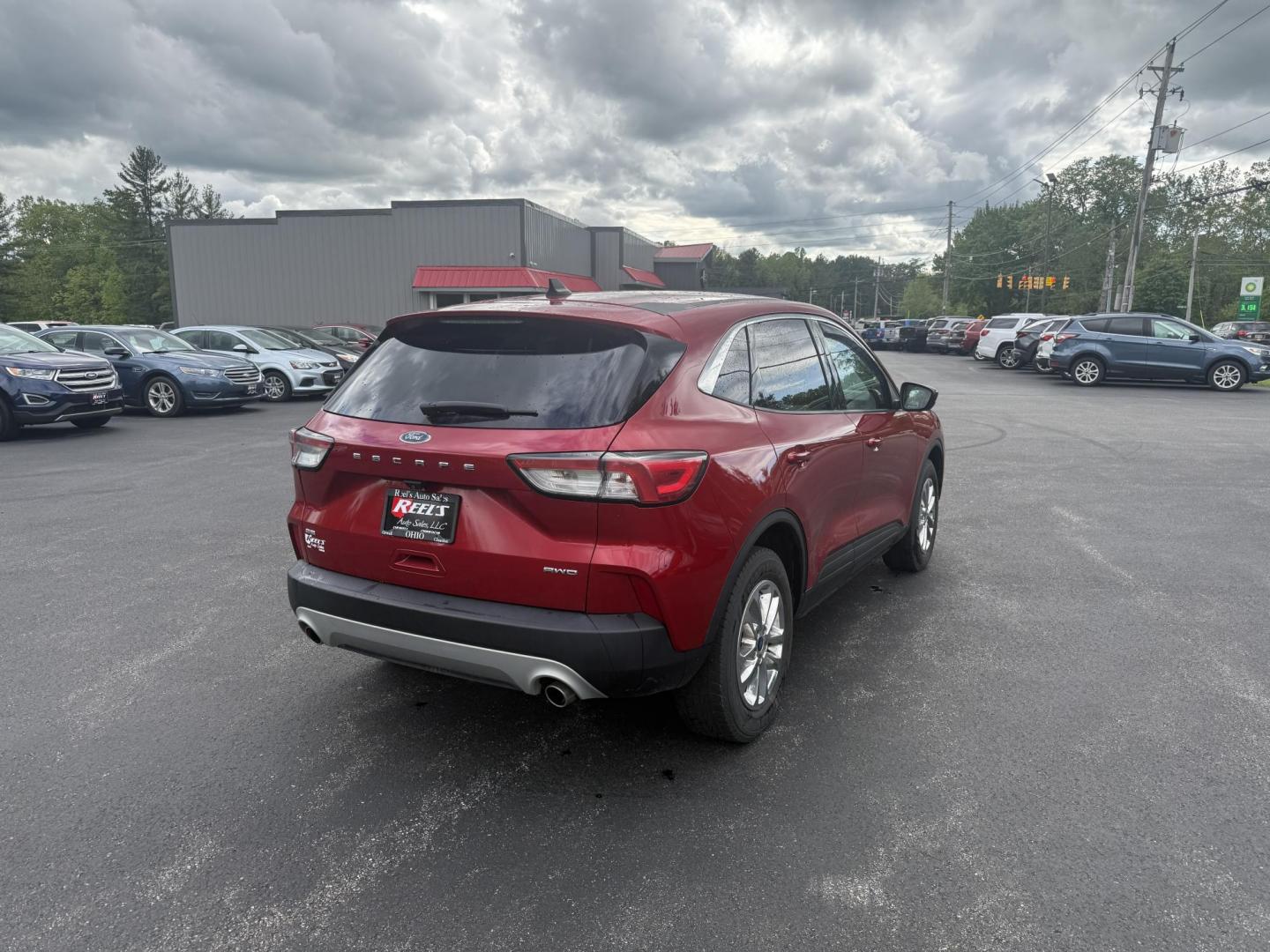 2020 Red /Black Ford Escape SE AWD (1FMCU9G68LU) with an 1.5L I3 DOHC 12V TURBO engine, 8-Speed Automatic transmission, located at 11115 Chardon Rd. , Chardon, OH, 44024, (440) 214-9705, 41.580246, -81.241943 - This 2020 Ford Escape SE is a modern and fuel efficient SUV. Equipped with a 1.5 I3 Turbocharged EcoBoost engine and a 8 speed automatic transmission this Escape achieves a very impressive 28 MPG combined and 31 MPG highway. On the inside it has a power drivers seat, heated front seats and, automati - Photo#7