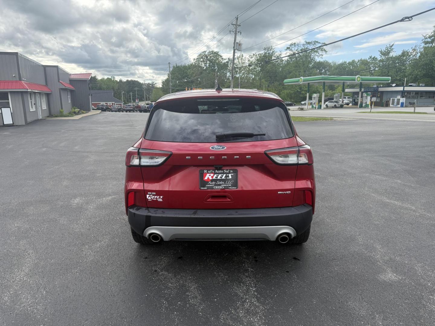 2020 Red /Black Ford Escape SE AWD (1FMCU9G68LU) with an 1.5L I3 DOHC 12V TURBO engine, 8-Speed Automatic transmission, located at 11115 Chardon Rd. , Chardon, OH, 44024, (440) 214-9705, 41.580246, -81.241943 - This 2020 Ford Escape SE is a modern and fuel efficient SUV. Equipped with a 1.5 I3 Turbocharged EcoBoost engine and a 8 speed automatic transmission this Escape achieves a very impressive 28 MPG combined and 31 MPG highway. On the inside it has a power drivers seat, heated front seats and, automati - Photo#8