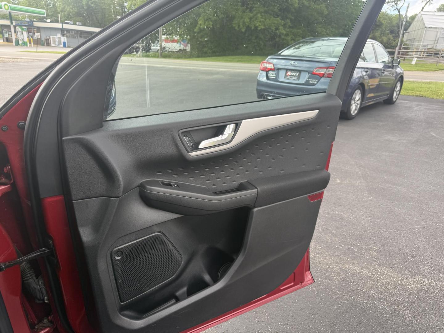 2020 Red /Black Ford Escape SE AWD (1FMCU9G68LU) with an 1.5L I3 DOHC 12V TURBO engine, 8-Speed Automatic transmission, located at 11115 Chardon Rd. , Chardon, OH, 44024, (440) 214-9705, 41.580246, -81.241943 - This 2020 Ford Escape SE is a modern and fuel efficient SUV. Equipped with a 1.5 I3 Turbocharged EcoBoost engine and a 8 speed automatic transmission this Escape achieves a very impressive 28 MPG combined and 31 MPG highway. On the inside it has a power drivers seat, heated front seats and, automati - Photo#39