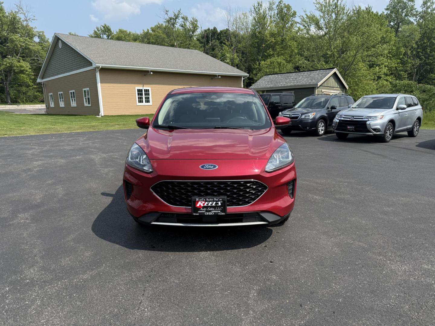 2020 Red /Black Ford Escape SE AWD (1FMCU9G68LU) with an 1.5L I3 DOHC 12V TURBO engine, 8-Speed Automatic transmission, located at 11115 Chardon Rd. , Chardon, OH, 44024, (440) 214-9705, 41.580246, -81.241943 - This 2020 Ford Escape SE is a modern and fuel efficient SUV. Equipped with a 1.5 I3 Turbocharged EcoBoost engine and a 8 speed automatic transmission this Escape achieves a very impressive 28 MPG combined and 31 MPG highway. On the inside it has a power drivers seat, heated front seats and, automati - Photo#1