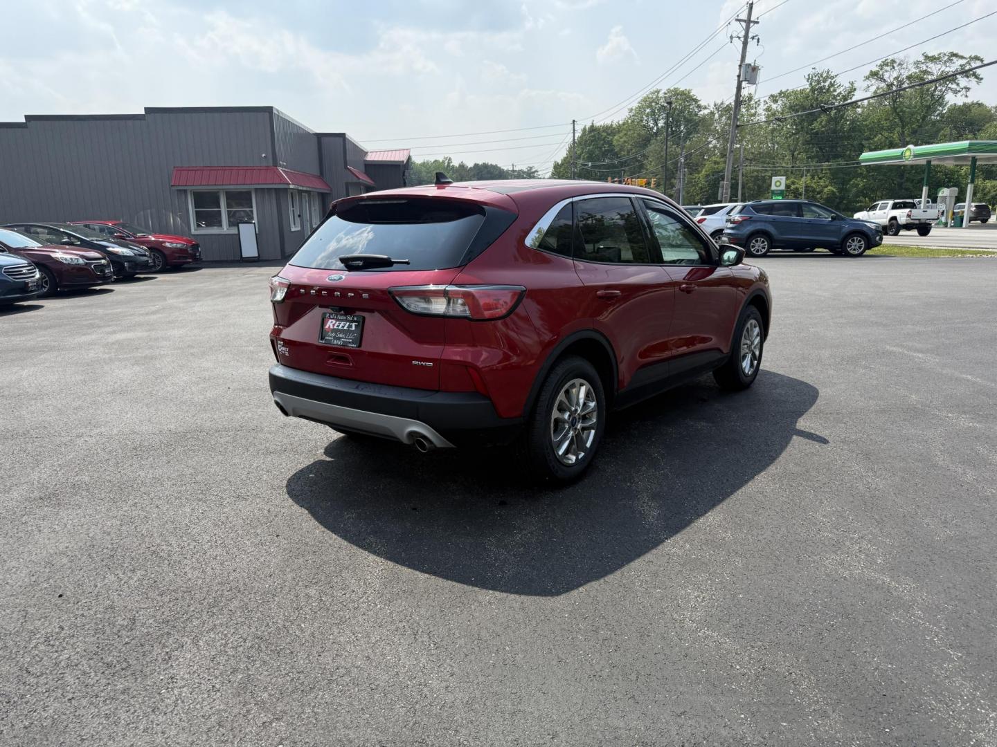 2020 Red /Black Ford Escape SE AWD (1FMCU9G68LU) with an 1.5L I3 DOHC 12V TURBO engine, 8-Speed Automatic transmission, located at 11115 Chardon Rd. , Chardon, OH, 44024, (440) 214-9705, 41.580246, -81.241943 - This 2020 Ford Escape SE is a modern and fuel efficient SUV. Equipped with a 1.5 I3 Turbocharged EcoBoost engine and a 8 speed automatic transmission this Escape achieves a very impressive 28 MPG combined and 31 MPG highway. On the inside it has a power drivers seat, heated front seats and, automati - Photo#7