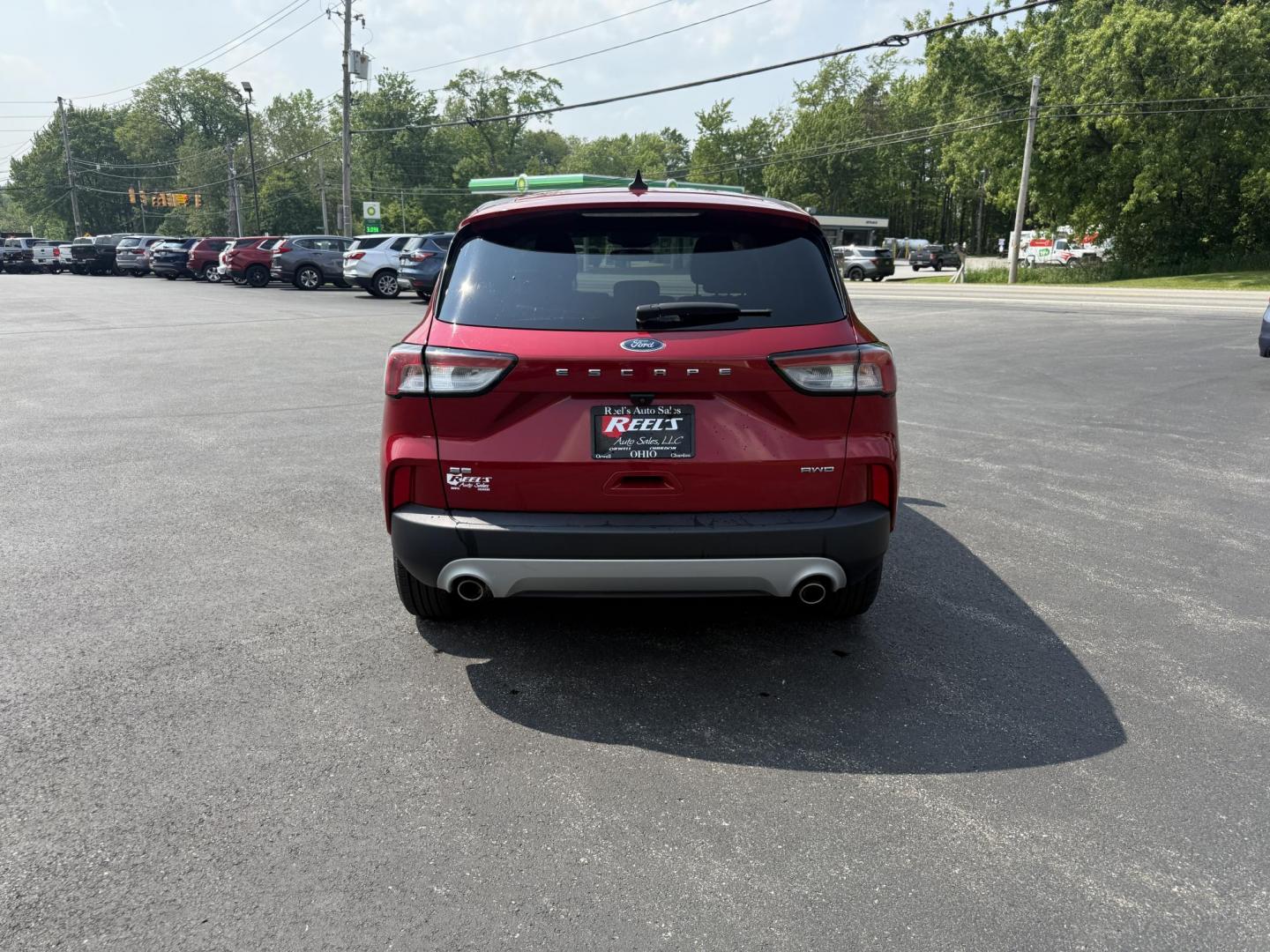 2020 Red /Black Ford Escape SE AWD (1FMCU9G68LU) with an 1.5L I3 DOHC 12V TURBO engine, 8-Speed Automatic transmission, located at 11115 Chardon Rd. , Chardon, OH, 44024, (440) 214-9705, 41.580246, -81.241943 - This 2020 Ford Escape SE is a modern and fuel efficient SUV. Equipped with a 1.5 I3 Turbocharged EcoBoost engine and a 8 speed automatic transmission this Escape achieves a very impressive 28 MPG combined and 31 MPG highway. On the inside it has a power drivers seat, heated front seats and, automati - Photo#8