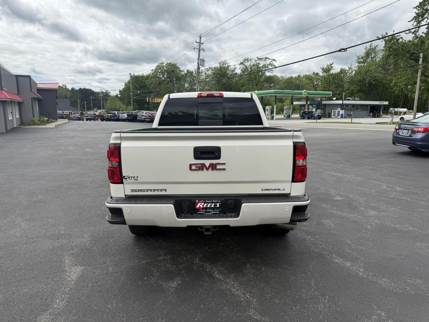 2015 White /Brown GMC Sierra 1500 Denali Crew Cab Short Box 4WD (3GTU2WEJ7FG) with an 6.2L V8 OHV 16V engine, 8-Speed Automatic transmission, located at 11115 Chardon Rd. , Chardon, OH, 44024, (440) 214-9705, 41.580246, -81.241943 - This 2015 GMC Sierra 1500 Denali is GM's greatest they have to offer. Powered by a 6.2 V8 Engine and an 8 speed automatic transmission this truck is rated to tow 9,200 pounds while giving you all the luxury of a Cadillac. On the inside you will find an incredible leather interior, heated and cooled - Photo#8