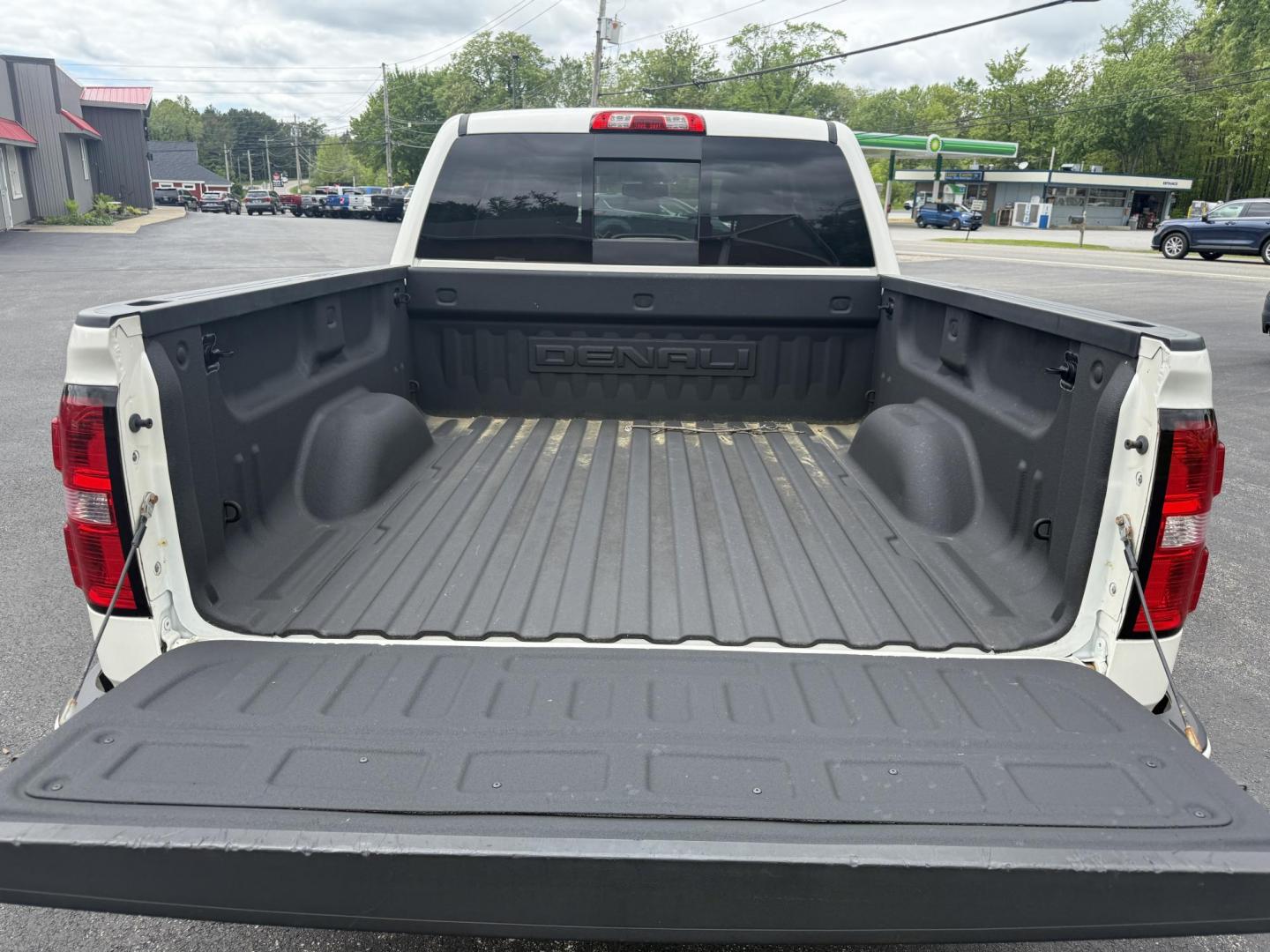 2015 White /Brown GMC Sierra 1500 Denali Crew Cab Short Box 4WD (3GTU2WEJ7FG) with an 6.2L V8 OHV 16V engine, 8-Speed Automatic transmission, located at 11115 Chardon Rd. , Chardon, OH, 44024, (440) 214-9705, 41.580246, -81.241943 - This 2015 GMC Sierra 1500 Denali is GM's greatest they have to offer. Powered by a 6.2 V8 Engine and an 8 speed automatic transmission this truck is rated to tow 9,200 pounds while giving you all the luxury of a Cadillac. On the inside you will find an incredible leather interior, heated and cooled - Photo#9