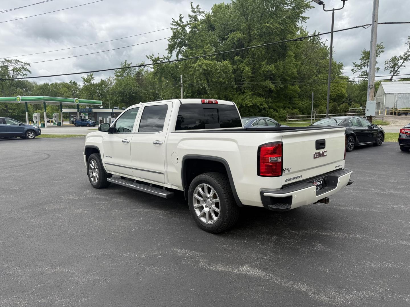 2015 White /Brown GMC Sierra 1500 Denali Crew Cab Short Box 4WD (3GTU2WEJ7FG) with an 6.2L V8 OHV 16V engine, 8-Speed Automatic transmission, located at 11115 Chardon Rd. , Chardon, OH, 44024, (440) 214-9705, 41.580246, -81.241943 - This 2015 GMC Sierra 1500 Denali is GM's greatest they have to offer. Powered by a 6.2 V8 Engine and an 8 speed automatic transmission this truck is rated to tow 9,200 pounds while giving you all the luxury of a Cadillac. On the inside you will find an incredible leather interior, heated and cooled - Photo#10