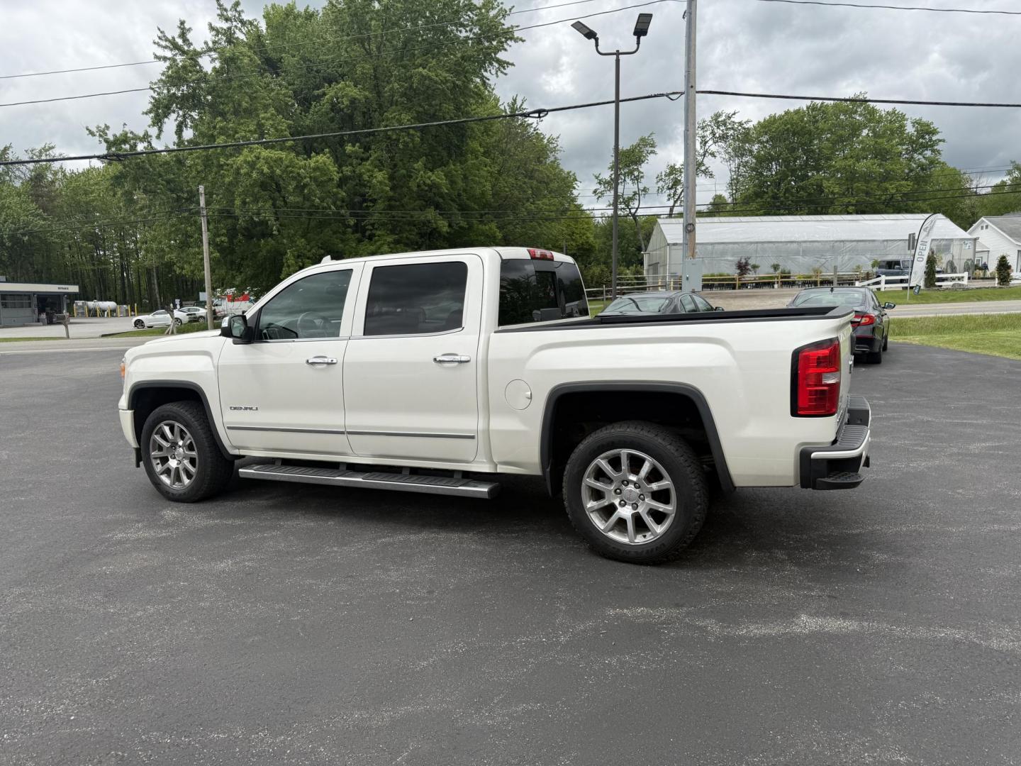 2015 White /Brown GMC Sierra 1500 Denali Crew Cab Short Box 4WD (3GTU2WEJ7FG) with an 6.2L V8 OHV 16V engine, 8-Speed Automatic transmission, located at 11115 Chardon Rd. , Chardon, OH, 44024, (440) 214-9705, 41.580246, -81.241943 - This 2015 GMC Sierra 1500 Denali is GM's greatest they have to offer. Powered by a 6.2 V8 Engine and an 8 speed automatic transmission this truck is rated to tow 9,200 pounds while giving you all the luxury of a Cadillac. On the inside you will find an incredible leather interior, heated and cooled - Photo#11