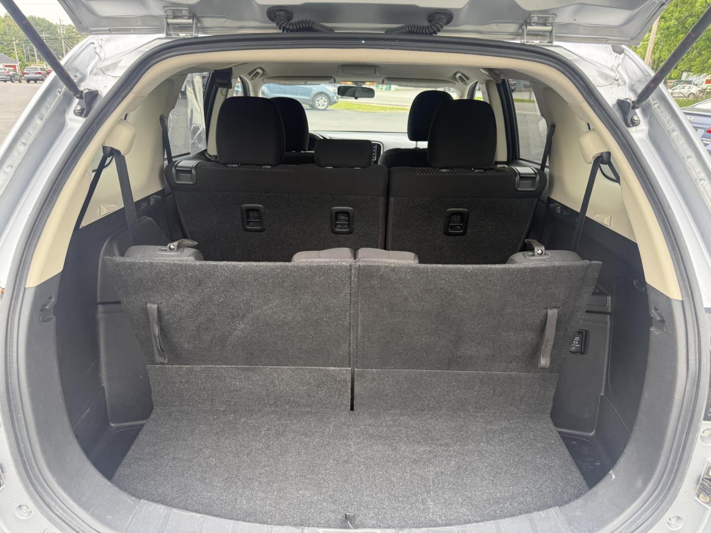 2017 Silver /Black Mitsubishi Outlander SE AWD (JA4AZ3A38HZ) with an 2.4L I4 DOHC 16V engine, Automatic transmission, located at 11115 Chardon Rd. , Chardon, OH, 44024, (440) 214-9705, 41.580246, -81.241943 - This 2017 Mitsubishi Outlander SE S-AWC is a fuel efficient all wheel drive SUV with a 3rd row. Powered by a 2.4 I4 Engine it is capable of achieving an impressive 29 MPG Highway. On the inside you get a 7.0" touch screen with Apple Carplay, Android Auto and, a backup camera. Other features include - Photo#28