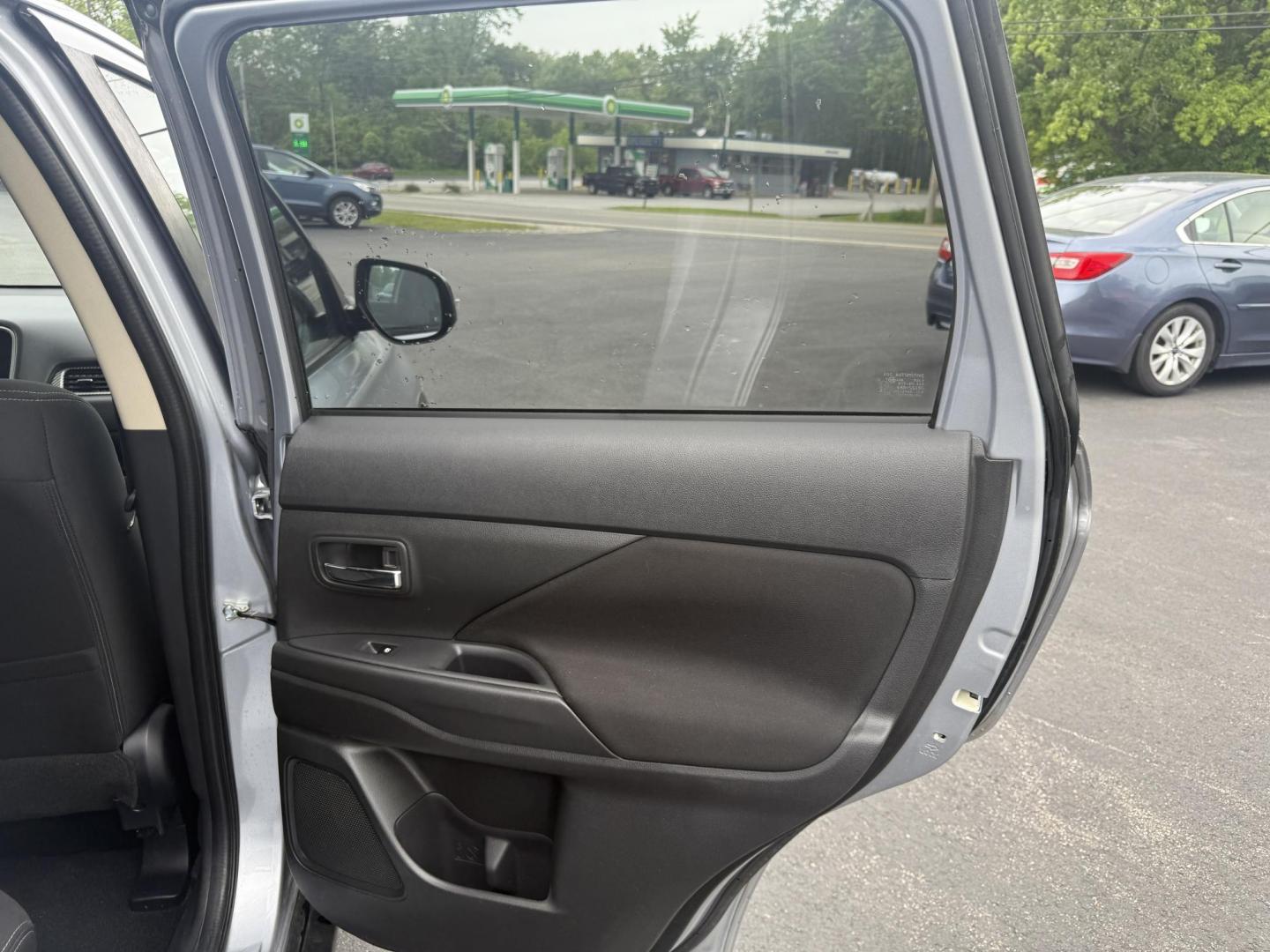 2017 Silver /Black Mitsubishi Outlander SE AWD (JA4AZ3A38HZ) with an 2.4L I4 DOHC 16V engine, Automatic transmission, located at 11115 Chardon Rd. , Chardon, OH, 44024, (440) 214-9705, 41.580246, -81.241943 - This 2017 Mitsubishi Outlander SE S-AWC is a fuel efficient all wheel drive SUV with a 3rd row. Powered by a 2.4 I4 Engine it is capable of achieving an impressive 29 MPG Highway. On the inside you get a 7.0" touch screen with Apple Carplay, Android Auto and, a backup camera. Other features include - Photo#31