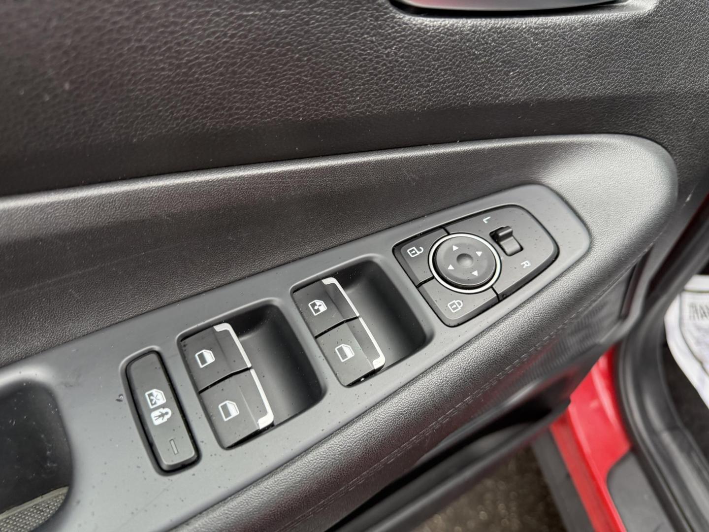 2022 Red /Black Hyundai Santa Fe SE AWD (5NMS1DAJ4NH) with an 2.5L I4 DOHC 16V engine, 8-Speed Automatic transmission, located at 547 E. Main St., Orwell, OH, 44076, (440) 437-5893, 41.535435, -80.847855 - Photo#10