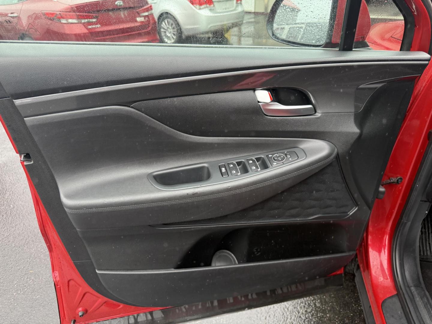 2022 Red /Black Hyundai Santa Fe SE AWD (5NMS1DAJ4NH) with an 2.5L I4 DOHC 16V engine, 8-Speed Automatic transmission, located at 547 E. Main St., Orwell, OH, 44076, (440) 437-5893, 41.535435, -80.847855 - Photo#9