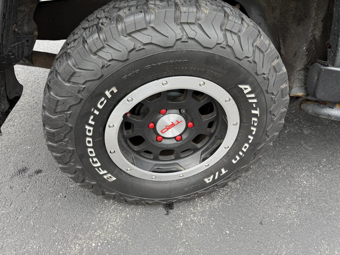 2013 Silver /Black Toyota FJ Cruiser 4WD AT (JTEBU4BF2DK) with an 4.0L V6 DOHC 24V engine, 5-Speed Automatic transmission, located at 11115 Chardon Rd. , Chardon, OH, 44024, (440) 214-9705, 41.580246, -81.241943 - This 2013 Toyota FJ Cruiser has Jeep off-road cred with Toyota's incredible reputation for reliability. Powered by the incredible 4.0 V6 and a 5 speed automatic transmission this thing has the grunt to go over any off-road obstacle or, tow 5,000 pounds. This FJ Cruiser has the off-road package, TRD - Photo#5