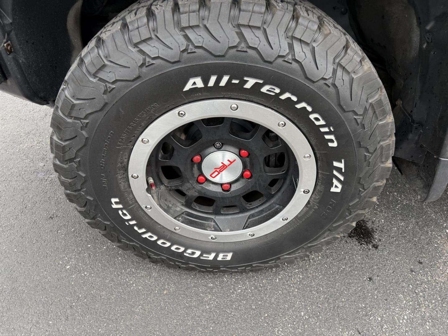 2013 Silver /Black Toyota FJ Cruiser 4WD AT (JTEBU4BF2DK) with an 4.0L V6 DOHC 24V engine, 5-Speed Automatic transmission, located at 11115 Chardon Rd. , Chardon, OH, 44024, (440) 214-9705, 41.580246, -81.241943 - This 2013 Toyota FJ Cruiser has Jeep off-road cred with Toyota's incredible reputation for reliability. Powered by the incredible 4.0 V6 and a 5 speed automatic transmission this thing has the grunt to go over any off-road obstacle or, tow 5,000 pounds. This FJ Cruiser has the off-road package, TRD - Photo#8