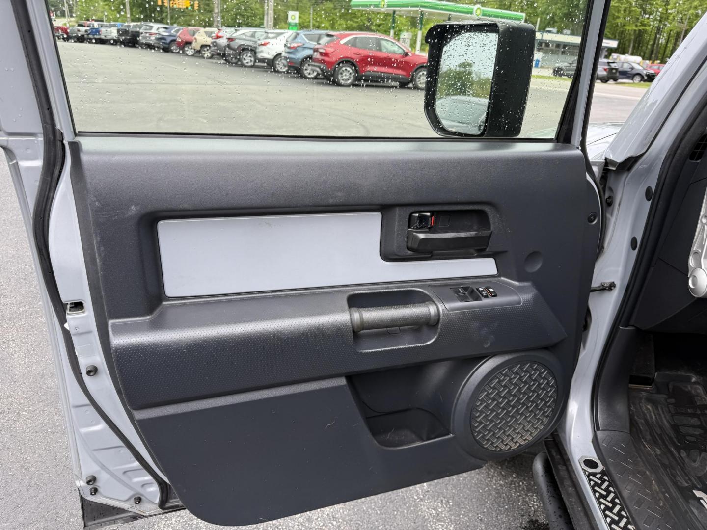2013 Silver /Black Toyota FJ Cruiser 4WD AT (JTEBU4BF2DK) with an 4.0L V6 DOHC 24V engine, 5-Speed Automatic transmission, located at 11115 Chardon Rd. , Chardon, OH, 44024, (440) 214-9705, 41.580246, -81.241943 - This 2013 Toyota FJ Cruiser has Jeep off-road cred with Toyota's incredible reputation for reliability. Powered by the incredible 4.0 V6 and a 5 speed automatic transmission this thing has the grunt to go over any off-road obstacle or, tow 5,000 pounds. This FJ Cruiser has the off-road package, TRD - Photo#10