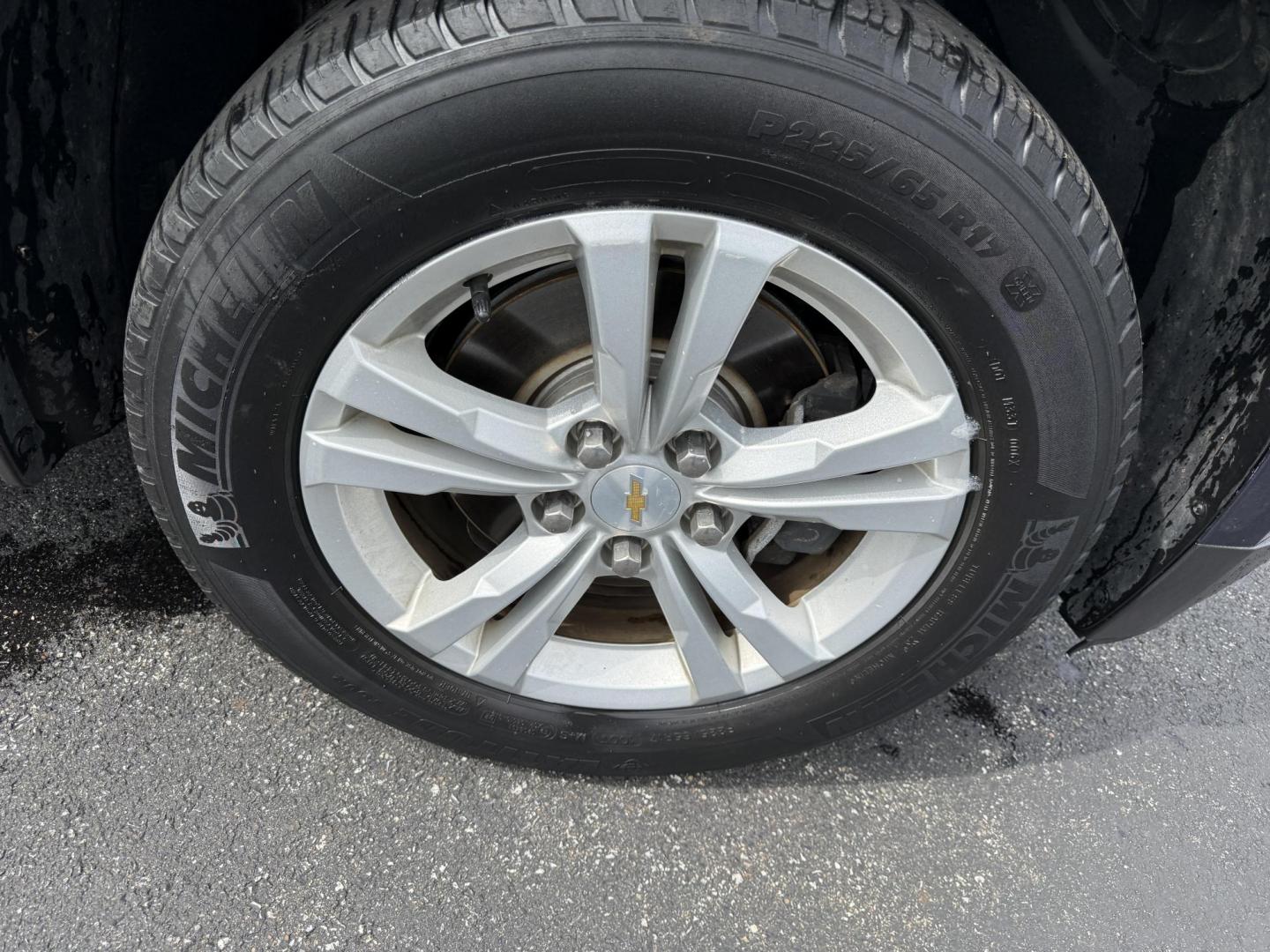 2014 Blue /Black Chevrolet Equinox LS 2WD (2GNALAEK9E6) with an 2.4L L4 DOHC 16V engine, 6-Speed Automatic transmission, located at 11115 Chardon Rd. , Chardon, OH, 44024, (440) 214-9705, 41.580246, -81.241943 - Photo#4