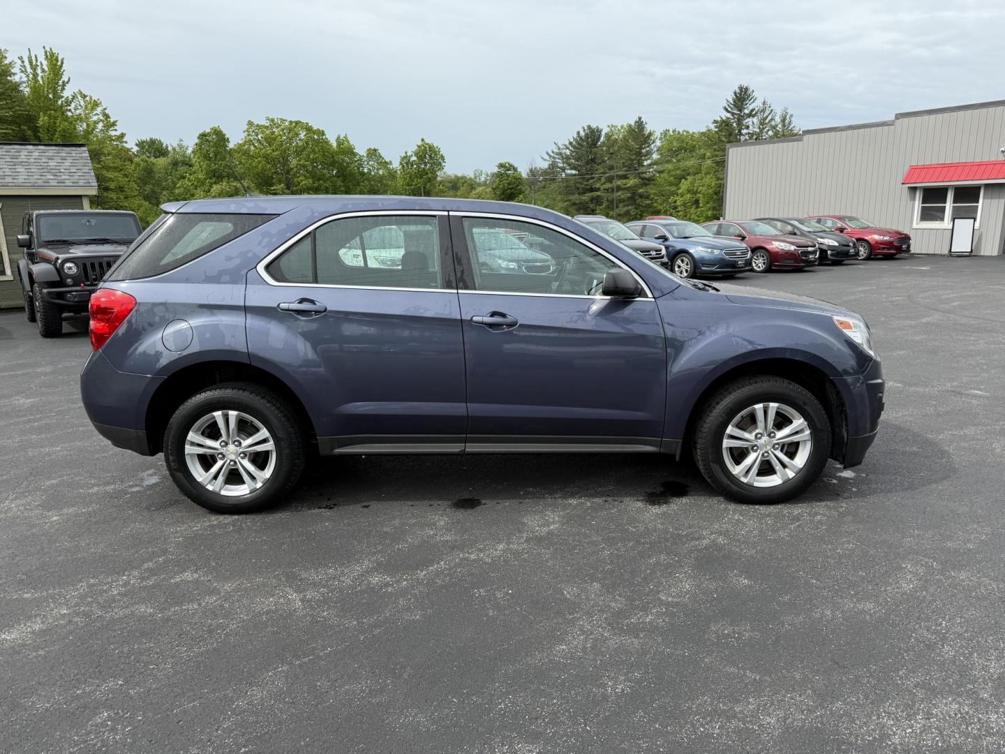 2014 Blue /Black Chevrolet Equinox LS 2WD (2GNALAEK9E6) with an 2.4L L4 DOHC 16V engine, 6-Speed Automatic transmission, located at 11115 Chardon Rd. , Chardon, OH, 44024, (440) 214-9705, 41.580246, -81.241943 - Photo#5