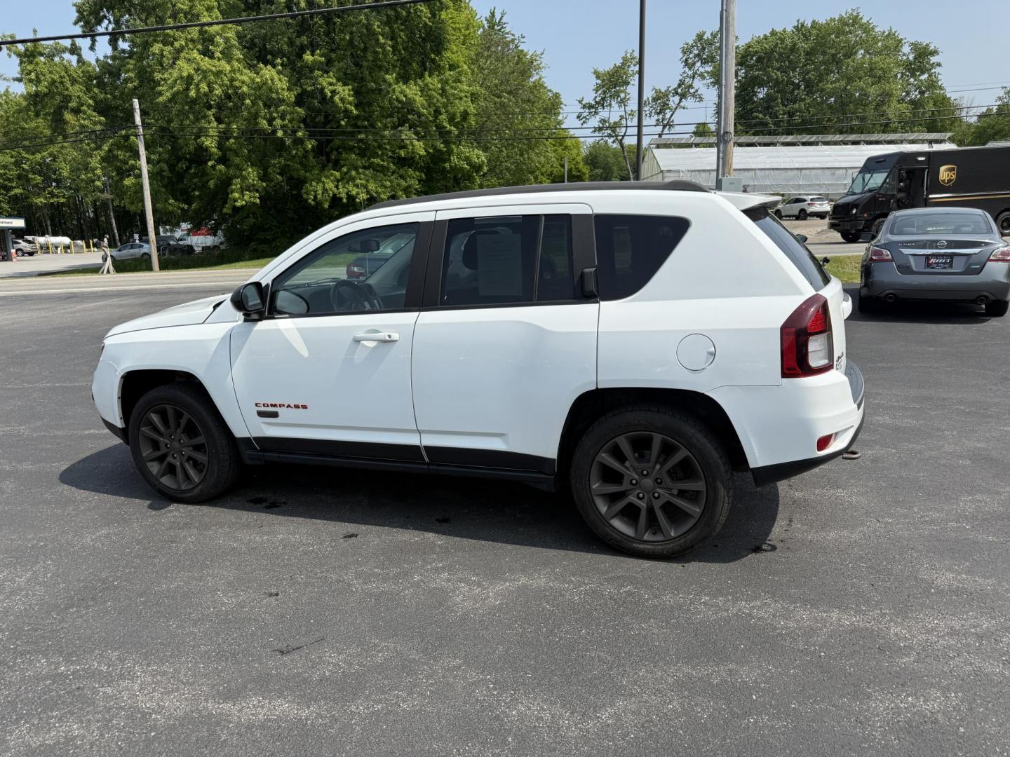 2016 White /Gray Jeep Compass Sport 75th Anniversary 4WD (1C4NJDBB9GD) with an 2.4L I4 DOHC 16V engine, 6-Speed Automatic transmission, located at 11115 Chardon Rd. , Chardon, OH, 44024, (440) 214-9705, 41.580246, -81.241943 - This 2016 Jeep Compass Sport 4WD 75th Edition is a compact go anywhere SUV. Powered by a 2.4 I4 engine and a 6 speed automatic transmission this little Jeep is respectable on gas while still being able to tackle any weather condition that is thrown it's way. This Jeep gives you added peace of mind w - Photo#11
