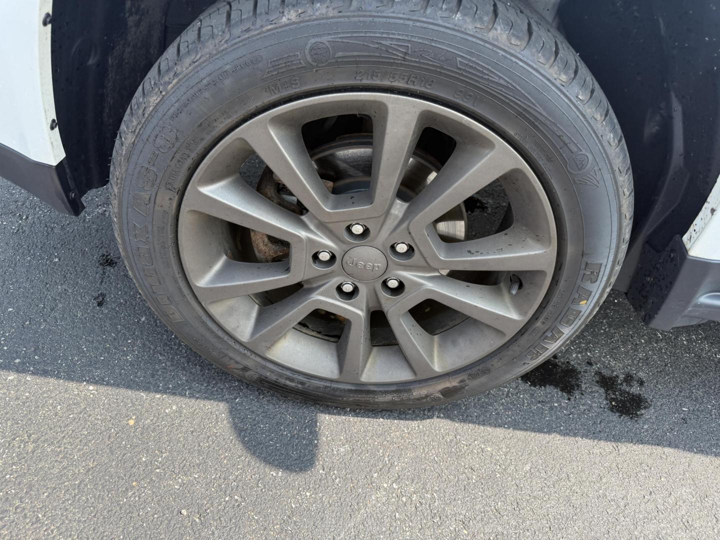 2016 White /Gray Jeep Compass Sport 75th Anniversary 4WD (1C4NJDBB9GD) with an 2.4L I4 DOHC 16V engine, 6-Speed Automatic transmission, located at 11115 Chardon Rd. , Chardon, OH, 44024, (440) 214-9705, 41.580246, -81.241943 - This 2016 Jeep Compass Sport 4WD 75th Edition is a compact go anywhere SUV. Powered by a 2.4 I4 engine and a 6 speed automatic transmission this little Jeep is respectable on gas while still being able to tackle any weather condition that is thrown it's way. This Jeep gives you added peace of mind w - Photo#14