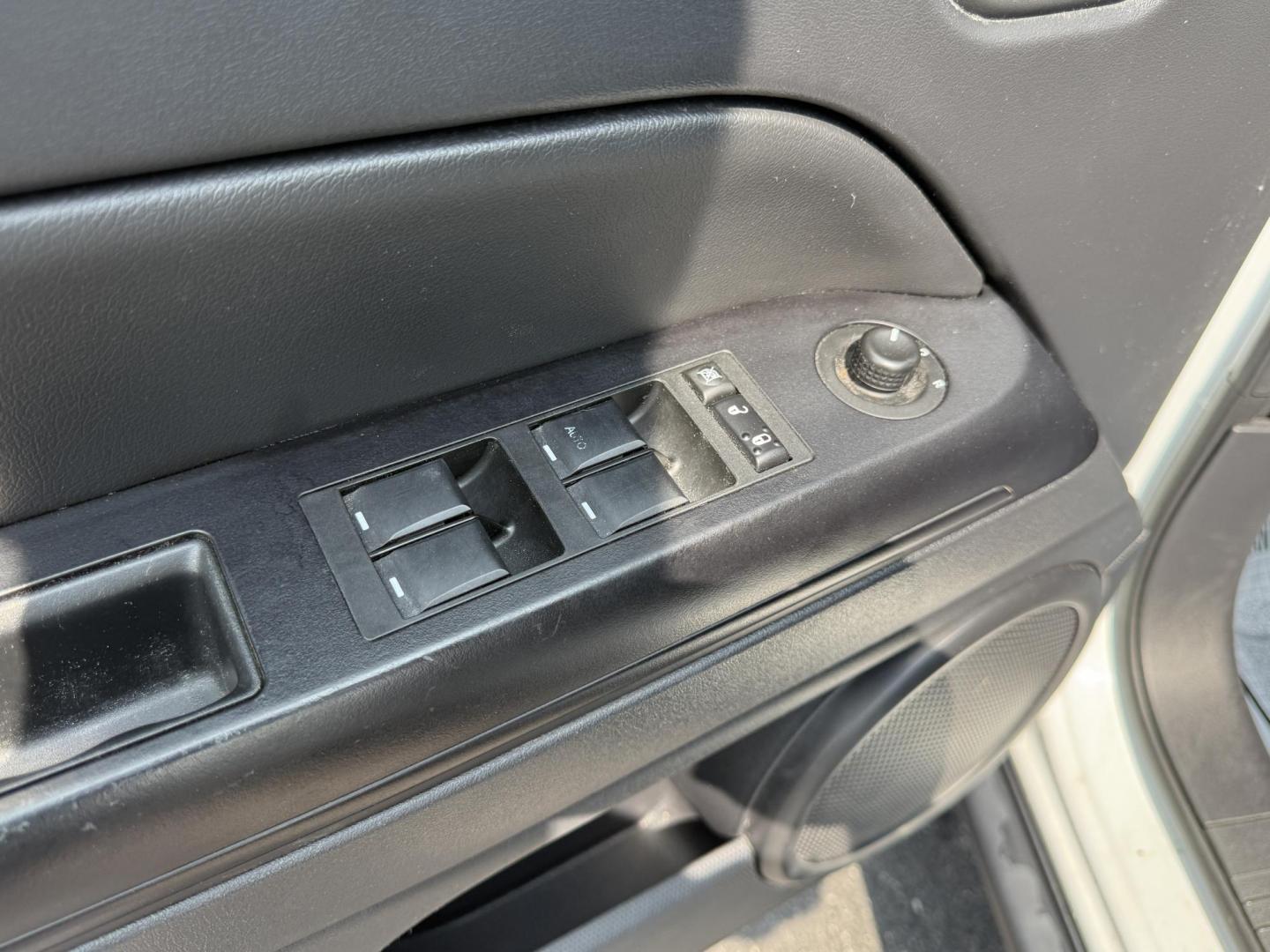 2016 White /Gray Jeep Compass Sport 75th Anniversary 4WD (1C4NJDBB9GD) with an 2.4L I4 DOHC 16V engine, 6-Speed Automatic transmission, located at 11115 Chardon Rd. , Chardon, OH, 44024, (440) 214-9705, 41.580246, -81.241943 - This 2016 Jeep Compass Sport 4WD 75th Edition is a compact go anywhere SUV. Powered by a 2.4 I4 engine and a 6 speed automatic transmission this little Jeep is respectable on gas while still being able to tackle any weather condition that is thrown it's way. This Jeep gives you added peace of mind w - Photo#18