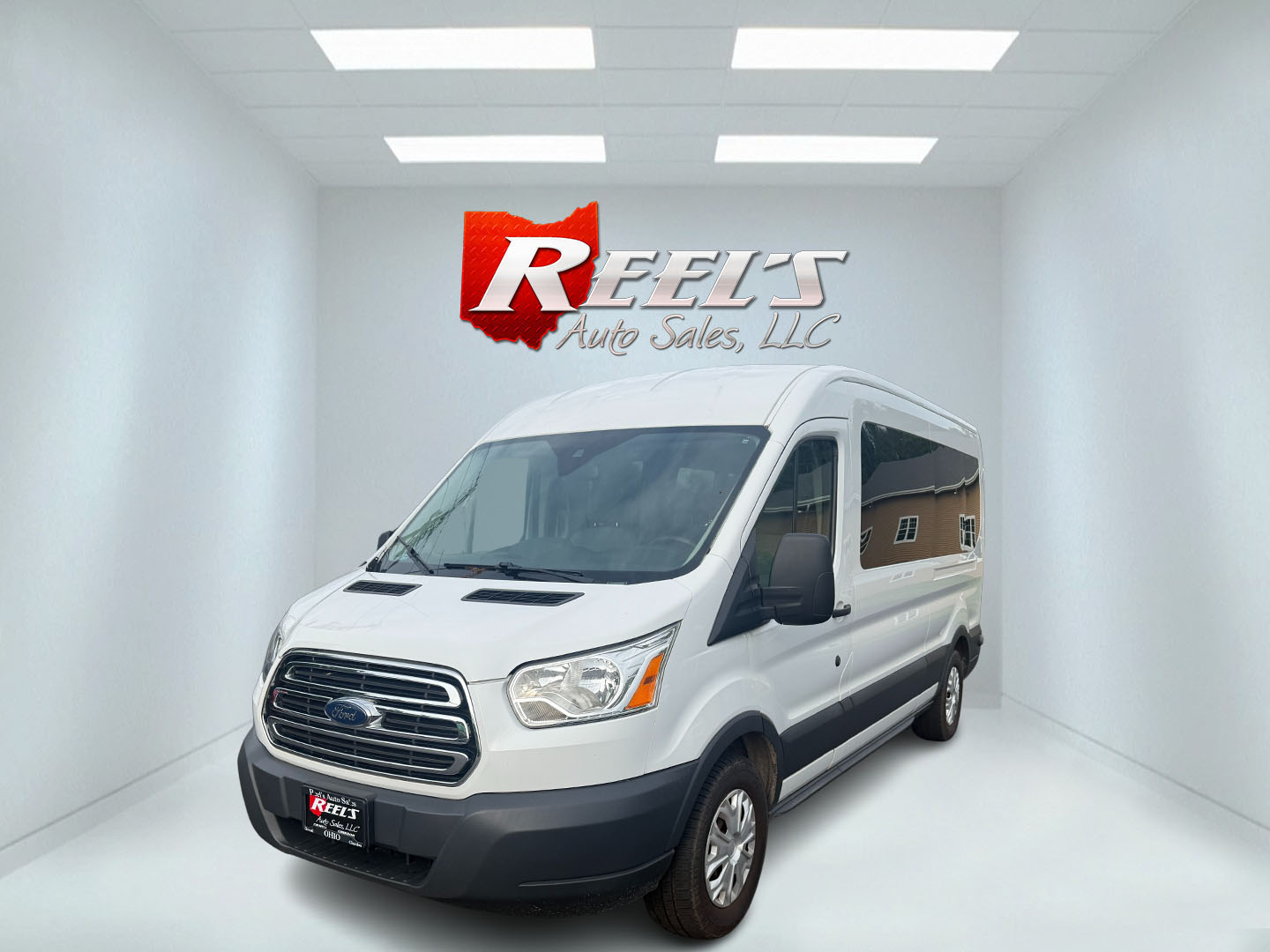 photo of 2016 Ford Transit 350 Wagon Med. Roof XL w/Sliding Pass. 148-in. WB