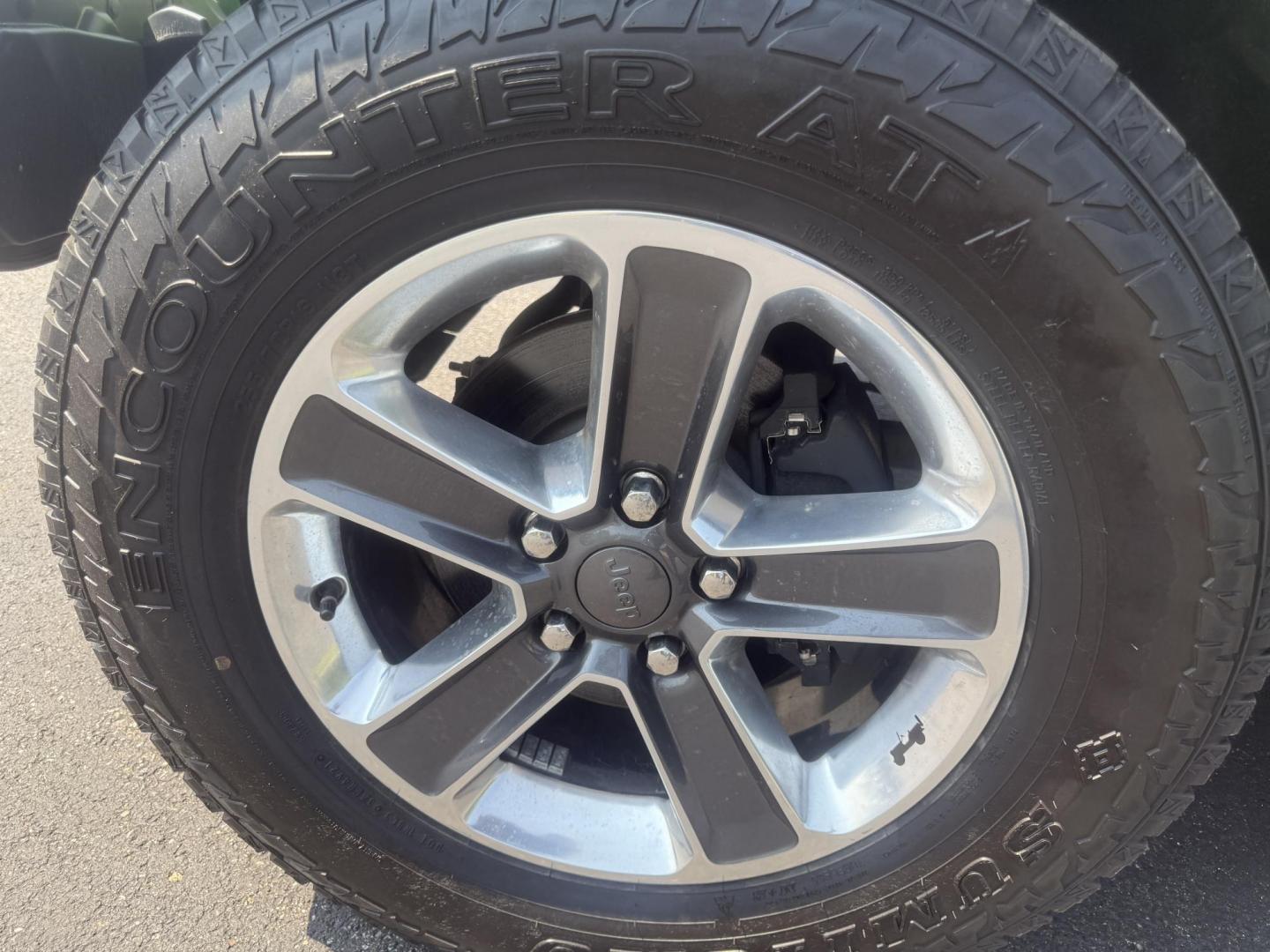 2019 Green /Black Jeep Wrangler Unlimited Sahara (1C4HJXEG1KW) with an 3.6L V6 DOHC 24V engine, 8-Speed Automatic transmission, located at 11115 Chardon Rd. , Chardon, OH, 44024, (440) 214-9705, 41.580246, -81.241943 - Photo#9