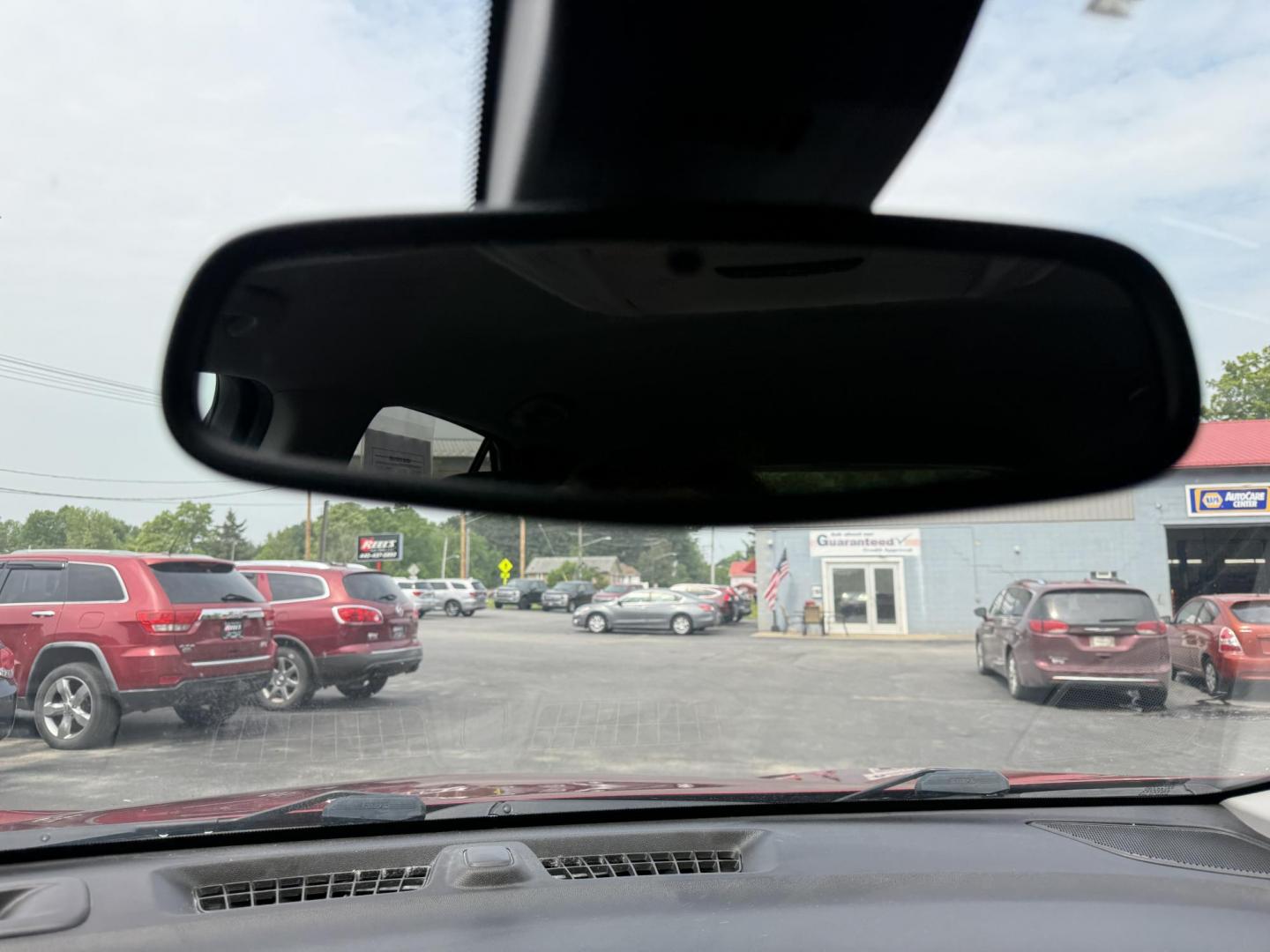 2018 Red /Black Chevrolet Equinox Premier AWD (2GNAXVEV0J6) with an 1.5L I4 DIR DOHC 16V TURBO engine, 6A transmission, located at 547 E. Main St., Orwell, OH, 44076, (440) 437-5893, 41.535435, -80.847855 - This 2018 Chevrolet Equinox Premier AWD offers a versatile and well-equipped compact SUV experience with a 1.5L turbocharged engine paired with a smooth 6-speed automatic transmission, delivering up to 30 MPG on the highway. Its luxurious interior features leather seats with heated and cooled front - Photo#21
