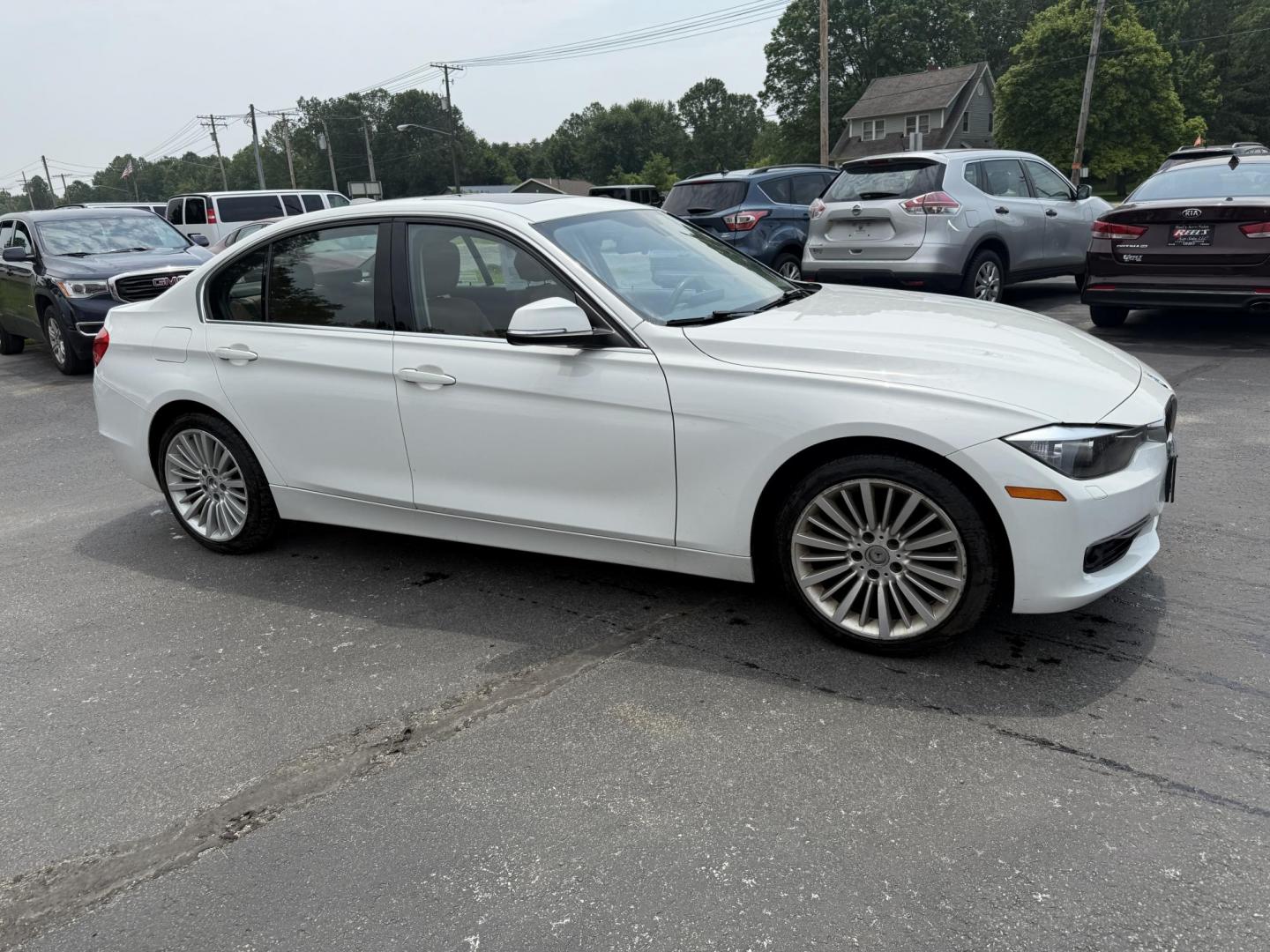 2013 White /Brown BMW 3-Series 328i xDrive Sedan (WBA3B3C58DF) with an 2.0L I4 DOHC 16V TURBO engine, 8-Speed Automatic transmission, located at 547 E. Main St., Orwell, OH, 44076, (440) 437-5893, 41.535435, -80.847855 - Photo#3