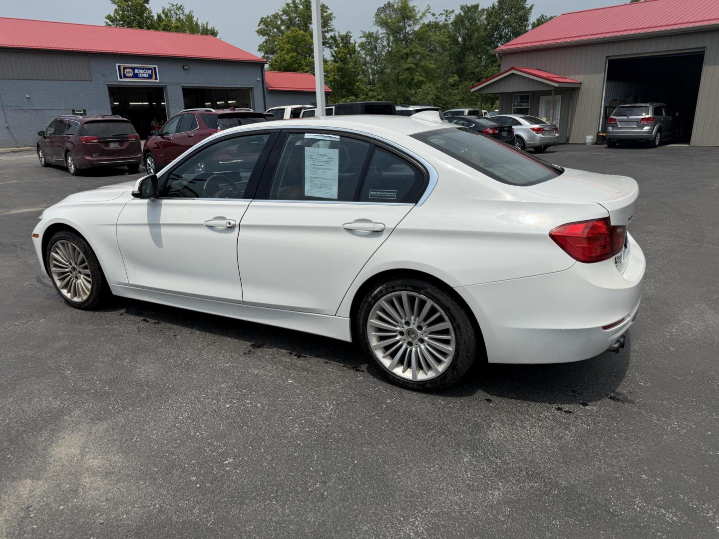 2013 White /Brown BMW 3-Series 328i xDrive Sedan (WBA3B3C58DF) with an 2.0L I4 DOHC 16V TURBO engine, 8-Speed Automatic transmission, located at 547 E. Main St., Orwell, OH, 44076, (440) 437-5893, 41.535435, -80.847855 - Photo#10