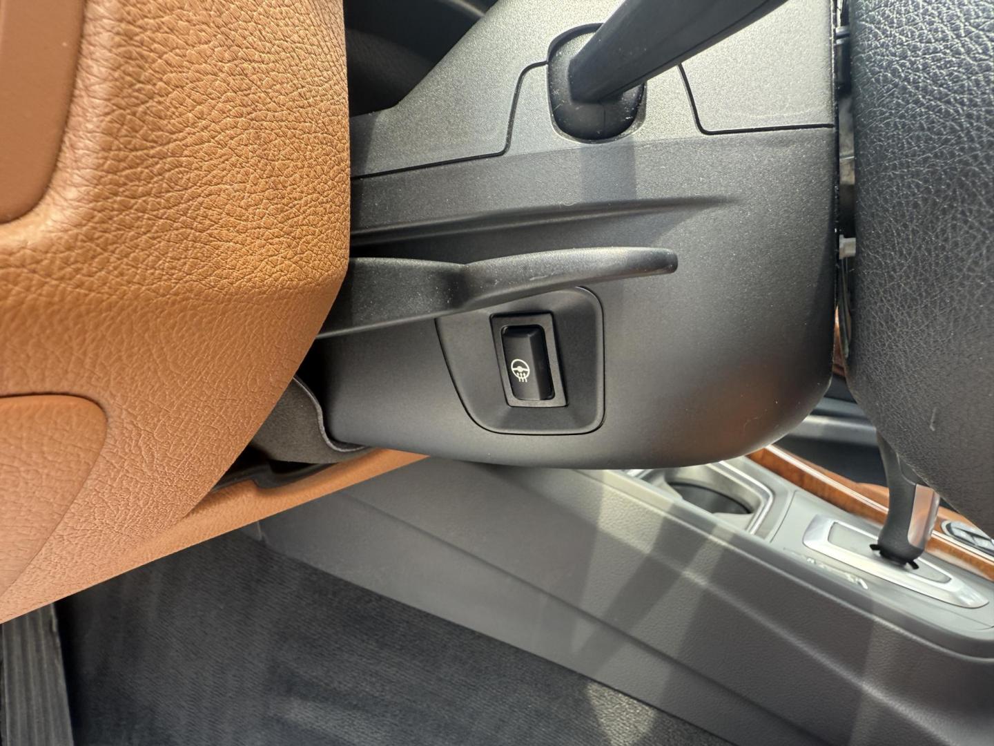 2013 White /Brown BMW 3-Series 328i xDrive Sedan (WBA3B3C58DF) with an 2.0L I4 DOHC 16V TURBO engine, 8-Speed Automatic transmission, located at 547 E. Main St., Orwell, OH, 44076, (440) 437-5893, 41.535435, -80.847855 - Photo#20