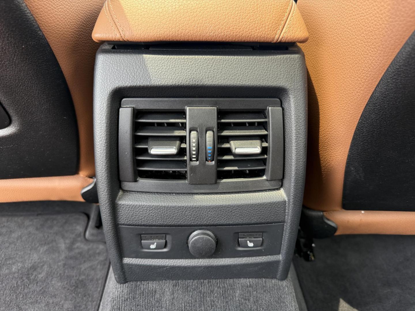 2013 White /Brown BMW 3-Series 328i xDrive Sedan (WBA3B3C58DF) with an 2.0L I4 DOHC 16V TURBO engine, 8-Speed Automatic transmission, located at 547 E. Main St., Orwell, OH, 44076, (440) 437-5893, 41.535435, -80.847855 - Photo#33