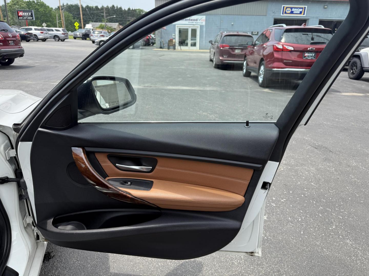 2013 White /Brown BMW 3-Series 328i xDrive Sedan (WBA3B3C58DF) with an 2.0L I4 DOHC 16V TURBO engine, 8-Speed Automatic transmission, located at 547 E. Main St., Orwell, OH, 44076, (440) 437-5893, 41.535435, -80.847855 - Photo#43