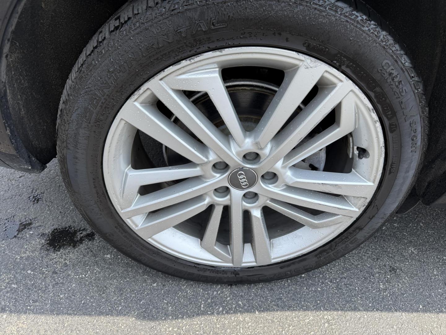 2018 Black /Black Audi Q5 2.0T Premium Plus quattro (WA1BNAFY0J2) with an 2.0L I4 DOHC 16V TURBO engine, 7A transmission, located at 547 E. Main St., Orwell, OH, 44076, (440) 437-5893, 41.535435, -80.847855 - This 2018 Audi G5 Premium Plus offers a refined driving experience with its 2.0L turbocharged I4 engine and 7-speed automatic transmission paired with Quattro all-wheel drive for superior handling. Its luxurious leather interior features power front seats, a heated steering wheel, and a Bang & Olufs - Photo#4