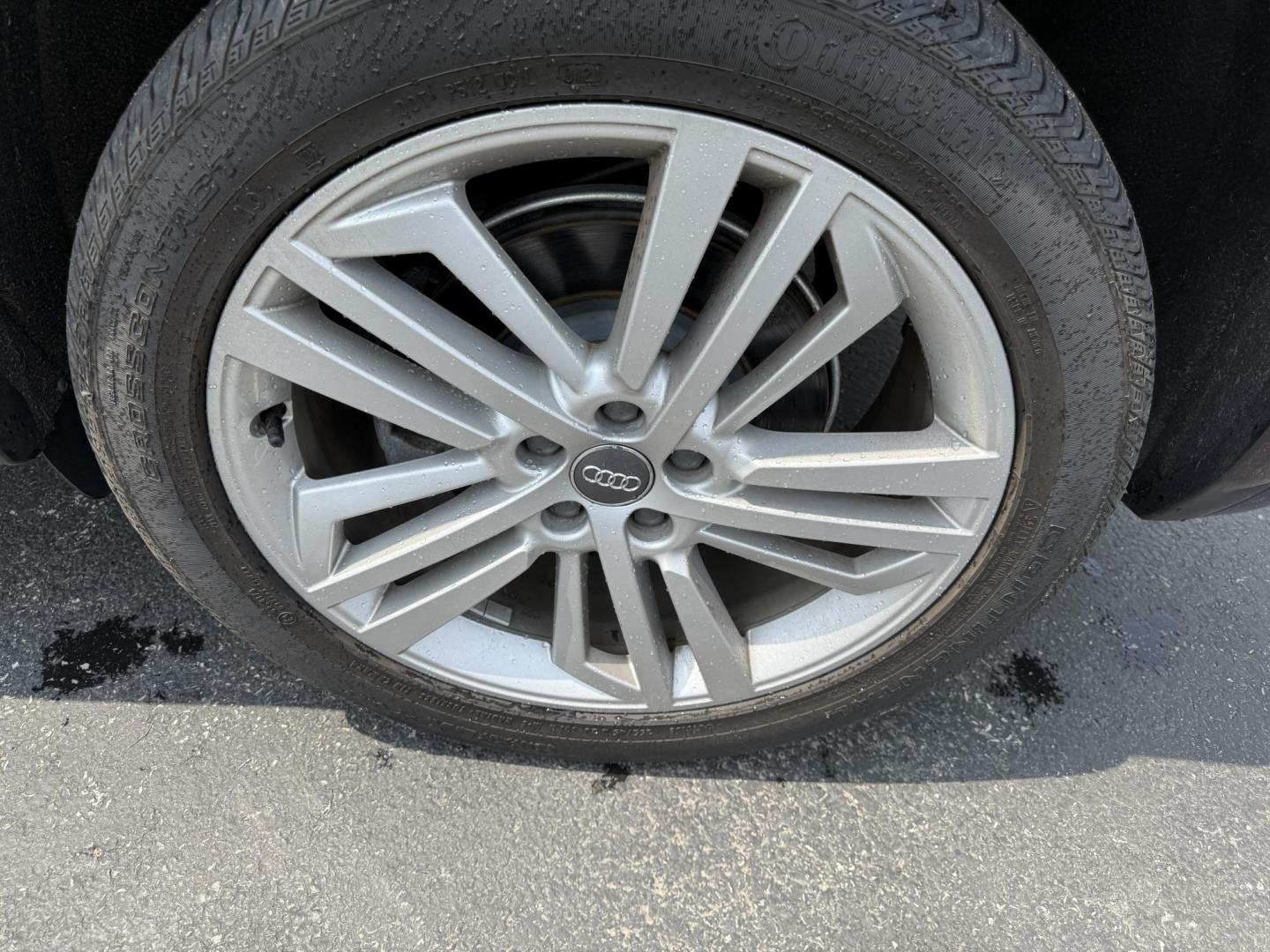 2018 Black /Black Audi Q5 2.0T Premium Plus quattro (WA1BNAFY0J2) with an 2.0L I4 DOHC 16V TURBO engine, 7A transmission, located at 547 E. Main St., Orwell, OH, 44076, (440) 437-5893, 41.535435, -80.847855 - This 2018 Audi G5 Premium Plus offers a refined driving experience with its 2.0L turbocharged I4 engine and 7-speed automatic transmission paired with Quattro all-wheel drive for superior handling. Its luxurious leather interior features power front seats, a heated steering wheel, and a Bang & Olufs - Photo#5