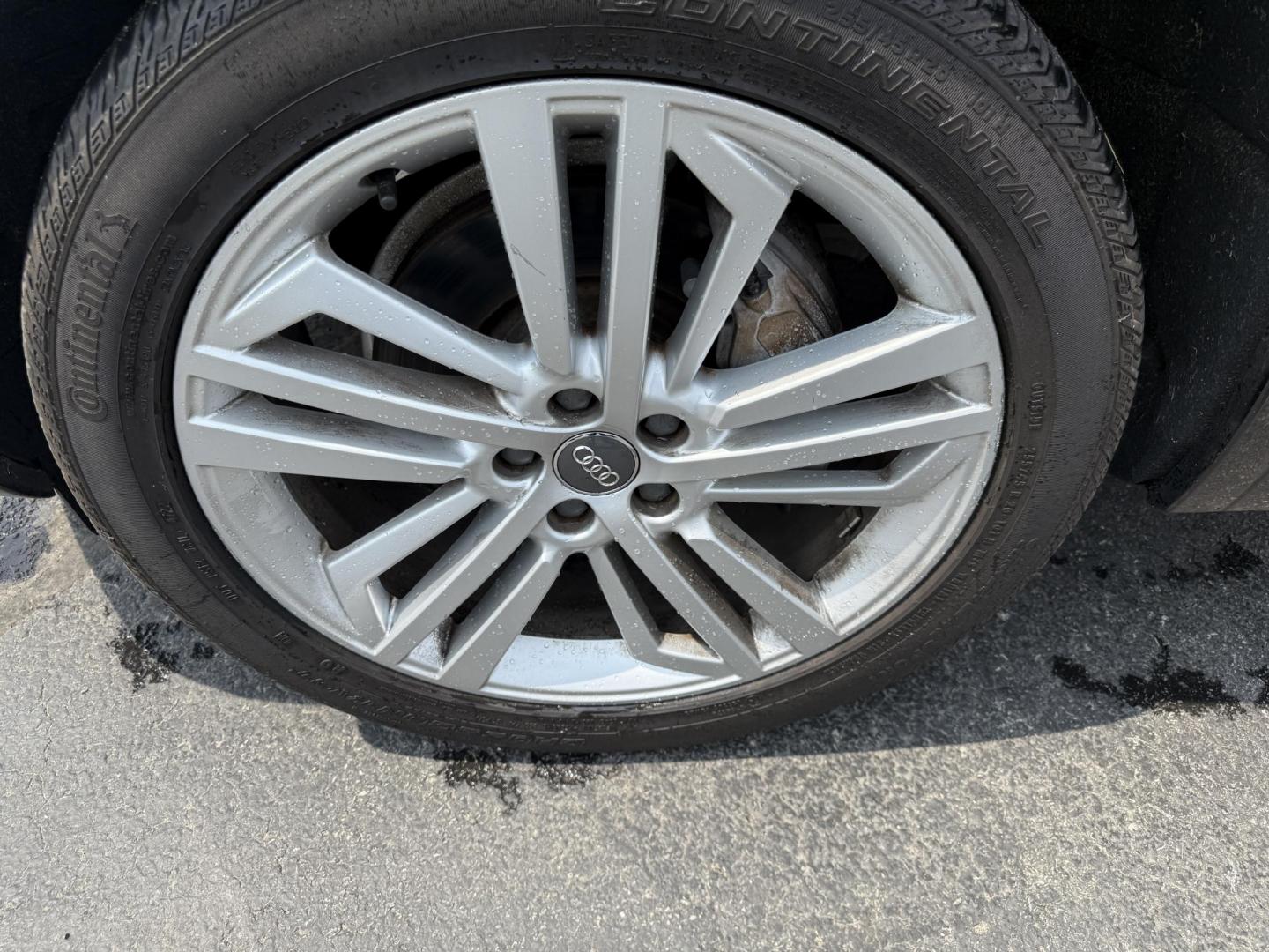 2018 Black /Black Audi Q5 2.0T Premium Plus quattro (WA1BNAFY0J2) with an 2.0L I4 DOHC 16V TURBO engine, 7A transmission, located at 547 E. Main St., Orwell, OH, 44076, (440) 437-5893, 41.535435, -80.847855 - This 2018 Audi G5 Premium Plus offers a refined driving experience with its 2.0L turbocharged I4 engine and 7-speed automatic transmission paired with Quattro all-wheel drive for superior handling. Its luxurious leather interior features power front seats, a heated steering wheel, and a Bang & Olufs - Photo#6