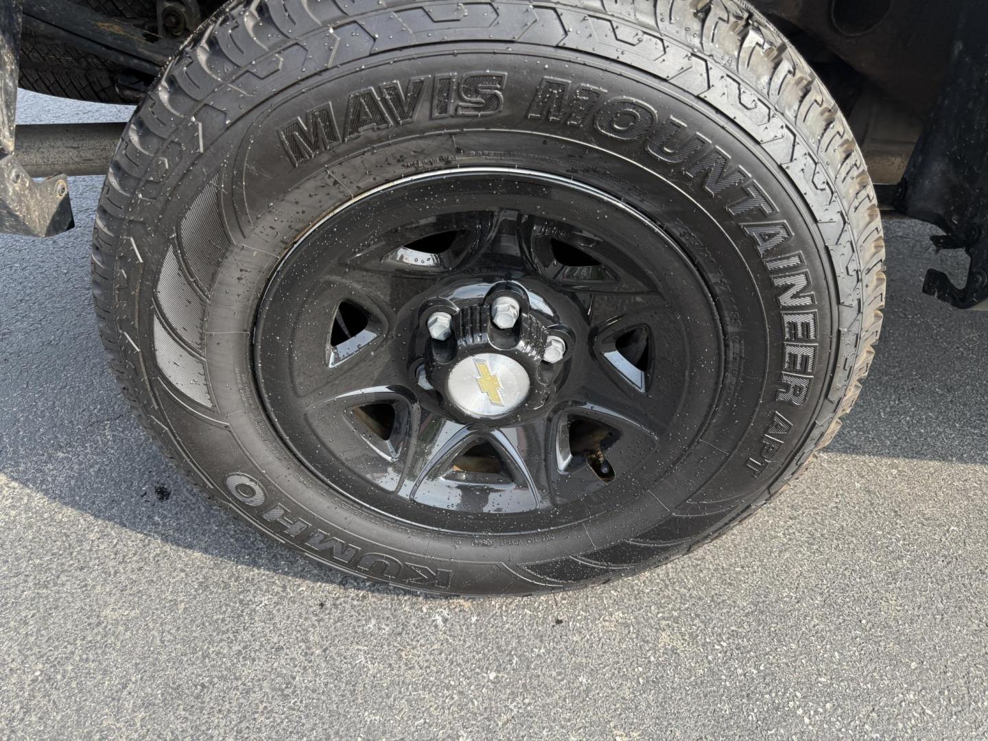 2014 Black /Gray Chevrolet Silverado 1500 Work Truck 1WT Regular Cab 4WD (1GCNKPEH6EZ) with an 4.3L V6 engine, 6-Speed Automatic transmission, located at 547 E. Main St., Orwell, OH, 44076, (440) 437-5893, 41.535435, -80.847855 - This One Owner 2014 Chevrolet Silverado 1500 W/T Regular Cab is a durable workhorse equipped with a 4.3L Vortec V6 engine and a 6-speed automatic transmission, offering a robust 7,600-pound towing capacity. Its features include G80 locking rear differential for improved traction, 3.42 gearing for a - Photo#5