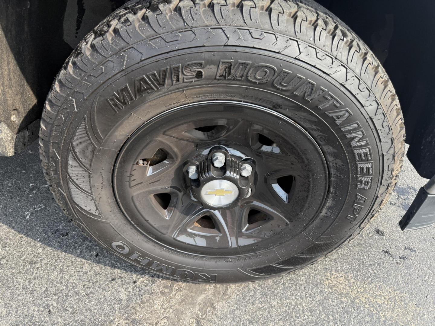 2014 Black /Gray Chevrolet Silverado 1500 Work Truck 1WT Regular Cab 4WD (1GCNKPEH6EZ) with an 4.3L V6 engine, 6-Speed Automatic transmission, located at 547 E. Main St., Orwell, OH, 44076, (440) 437-5893, 41.535435, -80.847855 - This One Owner 2014 Chevrolet Silverado 1500 W/T Regular Cab is a durable workhorse equipped with a 4.3L Vortec V6 engine and a 6-speed automatic transmission, offering a robust 7,600-pound towing capacity. Its features include G80 locking rear differential for improved traction, 3.42 gearing for a - Photo#4