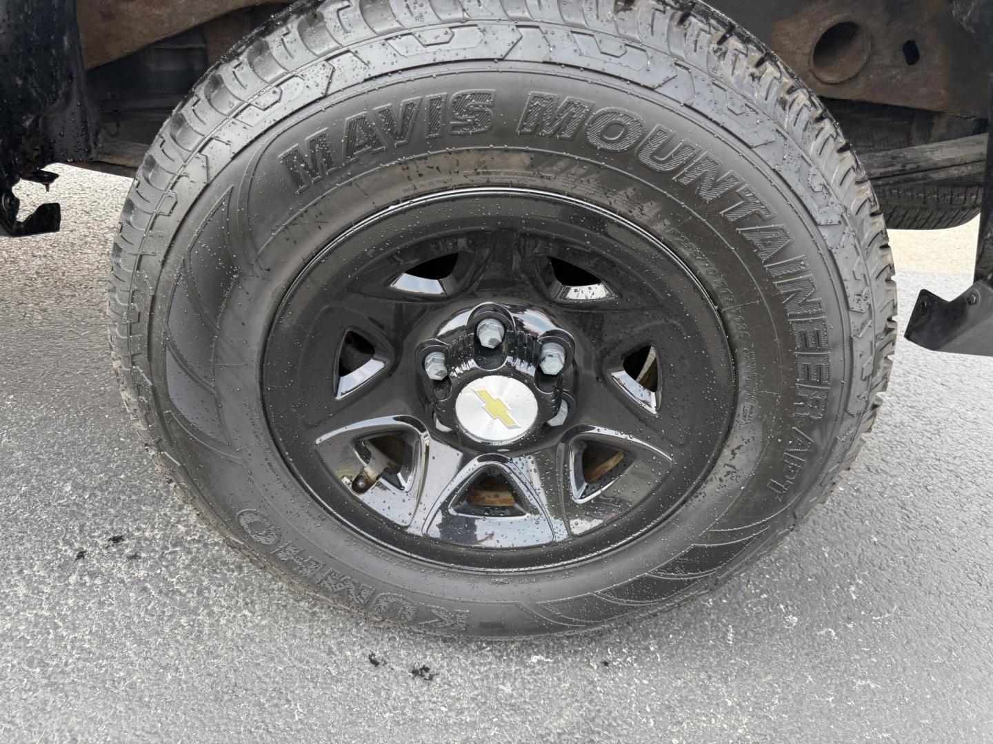 2014 Black /Gray Chevrolet Silverado 1500 Work Truck 1WT Regular Cab 4WD (1GCNKPEH6EZ) with an 4.3L V6 engine, 6-Speed Automatic transmission, located at 547 E. Main St., Orwell, OH, 44076, (440) 437-5893, 41.535435, -80.847855 - This One Owner 2014 Chevrolet Silverado 1500 W/T Regular Cab is a durable workhorse equipped with a 4.3L Vortec V6 engine and a 6-speed automatic transmission, offering a robust 7,600-pound towing capacity. Its features include G80 locking rear differential for improved traction, 3.42 gearing for a - Photo#7
