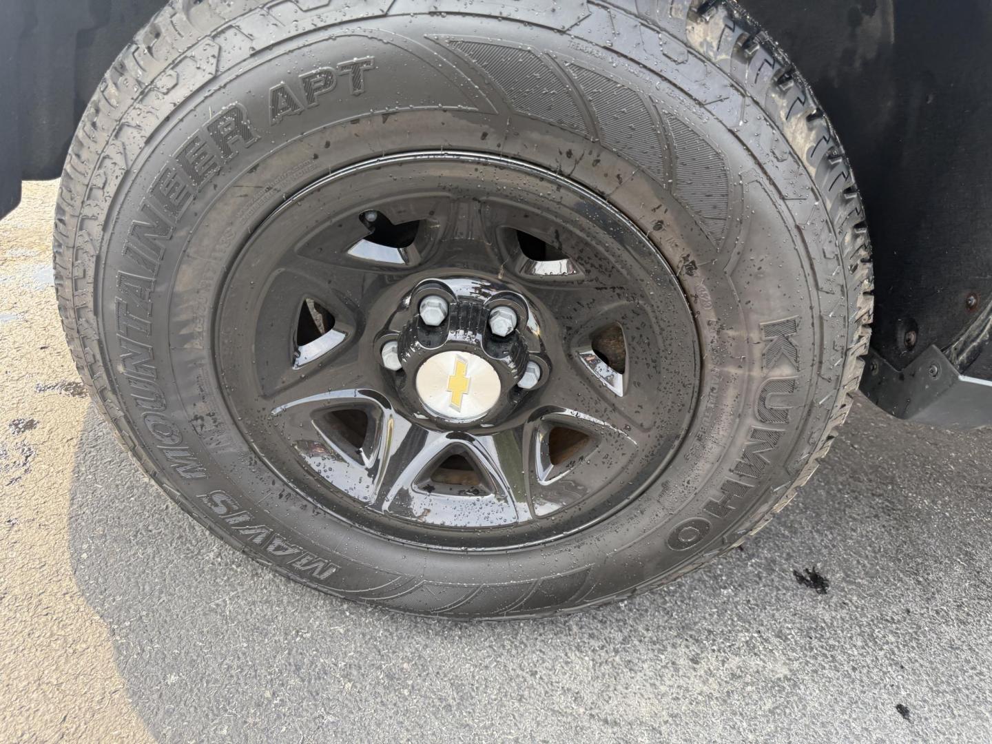 2014 Black /Gray Chevrolet Silverado 1500 Work Truck 1WT Regular Cab 4WD (1GCNKPEH6EZ) with an 4.3L V6 engine, 6-Speed Automatic transmission, located at 547 E. Main St., Orwell, OH, 44076, (440) 437-5893, 41.535435, -80.847855 - This One Owner 2014 Chevrolet Silverado 1500 W/T Regular Cab is a durable workhorse equipped with a 4.3L Vortec V6 engine and a 6-speed automatic transmission, offering a robust 7,600-pound towing capacity. Its features include G80 locking rear differential for improved traction, 3.42 gearing for a - Photo#8
