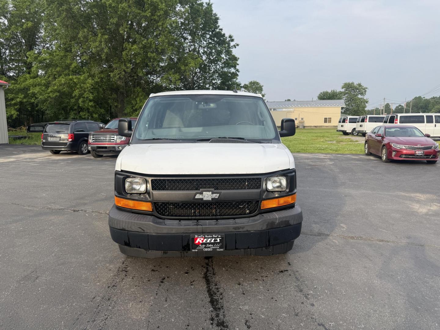 2017 White /Gray Chevrolet Express LS 2500 (1GAWGEFF4H1) with an 4.8L V8 engine, 6A transmission, located at 547 E. Main St., Orwell, OH, 44076, (440) 437-5893, 41.535435, -80.847855 - Photo#1