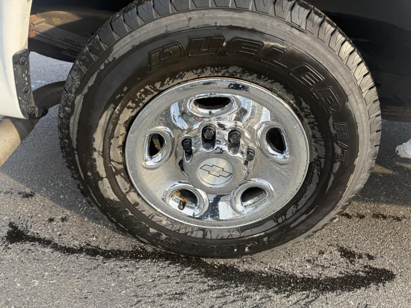 2017 White /Gray Chevrolet Express LS 2500 (1GAWGEFF4H1) with an 4.8L V8 engine, 6A transmission, located at 547 E. Main St., Orwell, OH, 44076, (440) 437-5893, 41.535435, -80.847855 - Photo#6