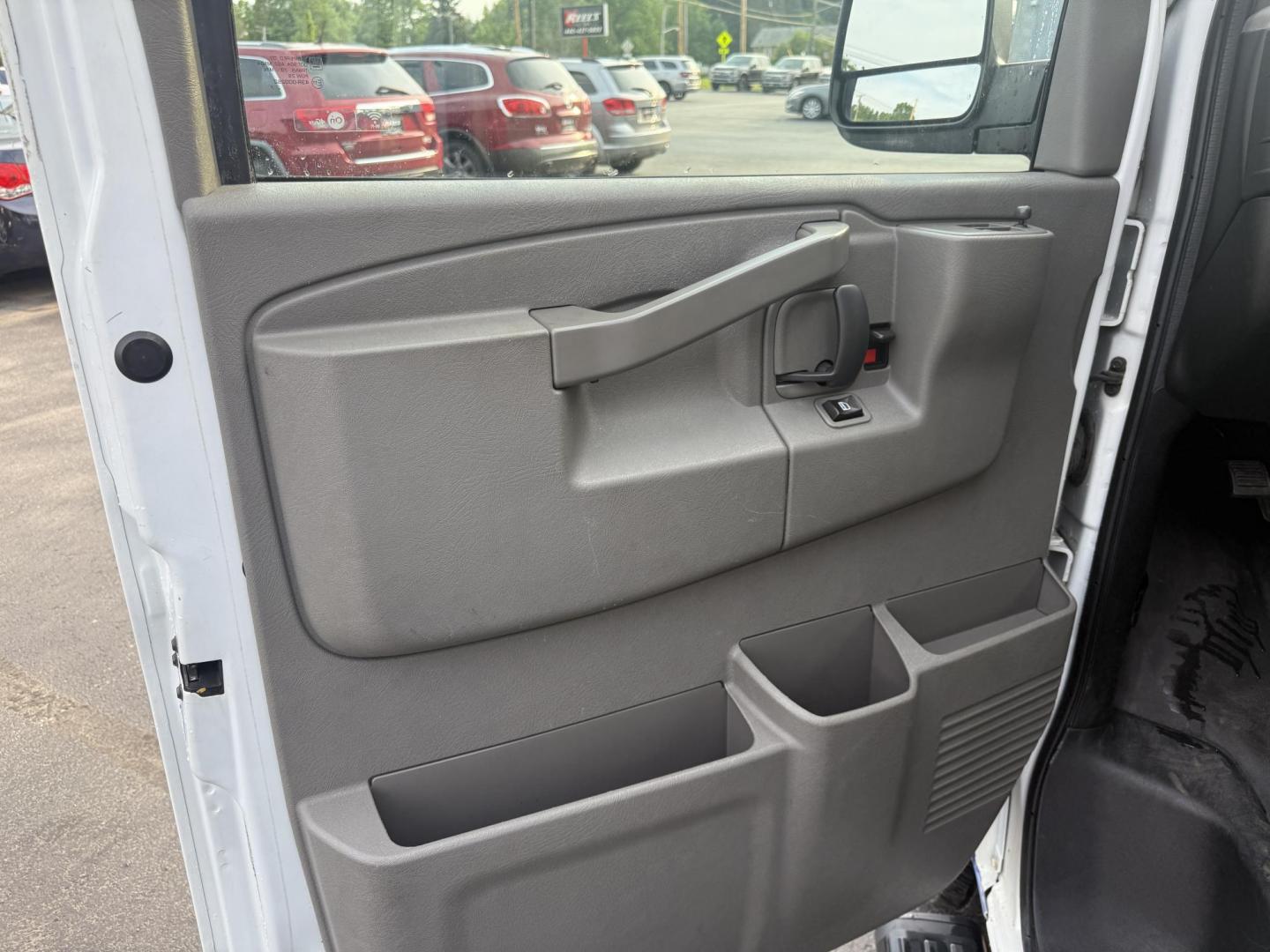 2017 White /Gray Chevrolet Express LS 2500 (1GAWGEFF4H1) with an 4.8L V8 engine, 6A transmission, located at 547 E. Main St., Orwell, OH, 44076, (440) 437-5893, 41.535435, -80.847855 - Photo#17