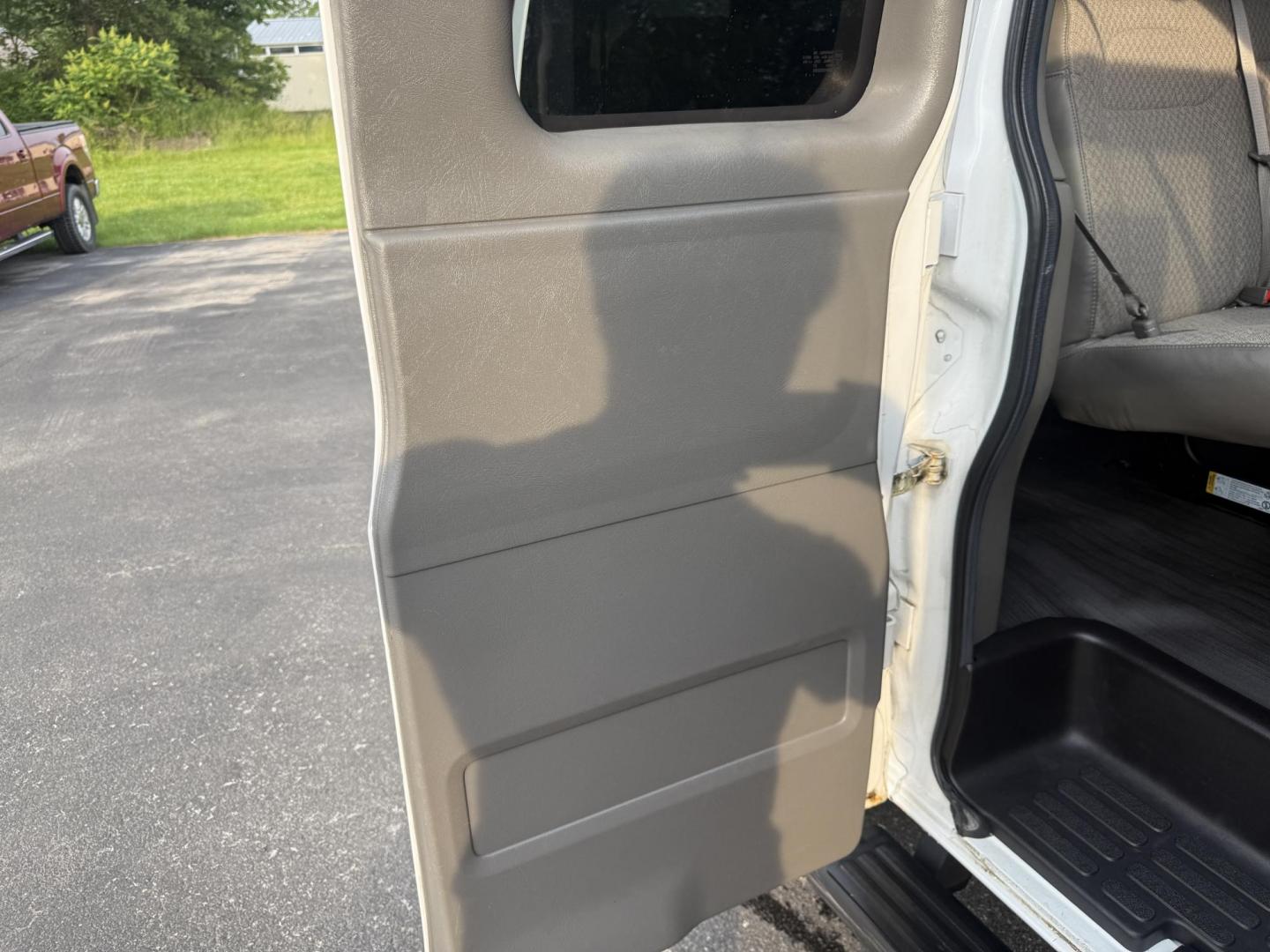 2017 White /Gray Chevrolet Express LS 2500 (1GAWGEFF4H1) with an 4.8L V8 engine, 6A transmission, located at 547 E. Main St., Orwell, OH, 44076, (440) 437-5893, 41.535435, -80.847855 - Photo#33
