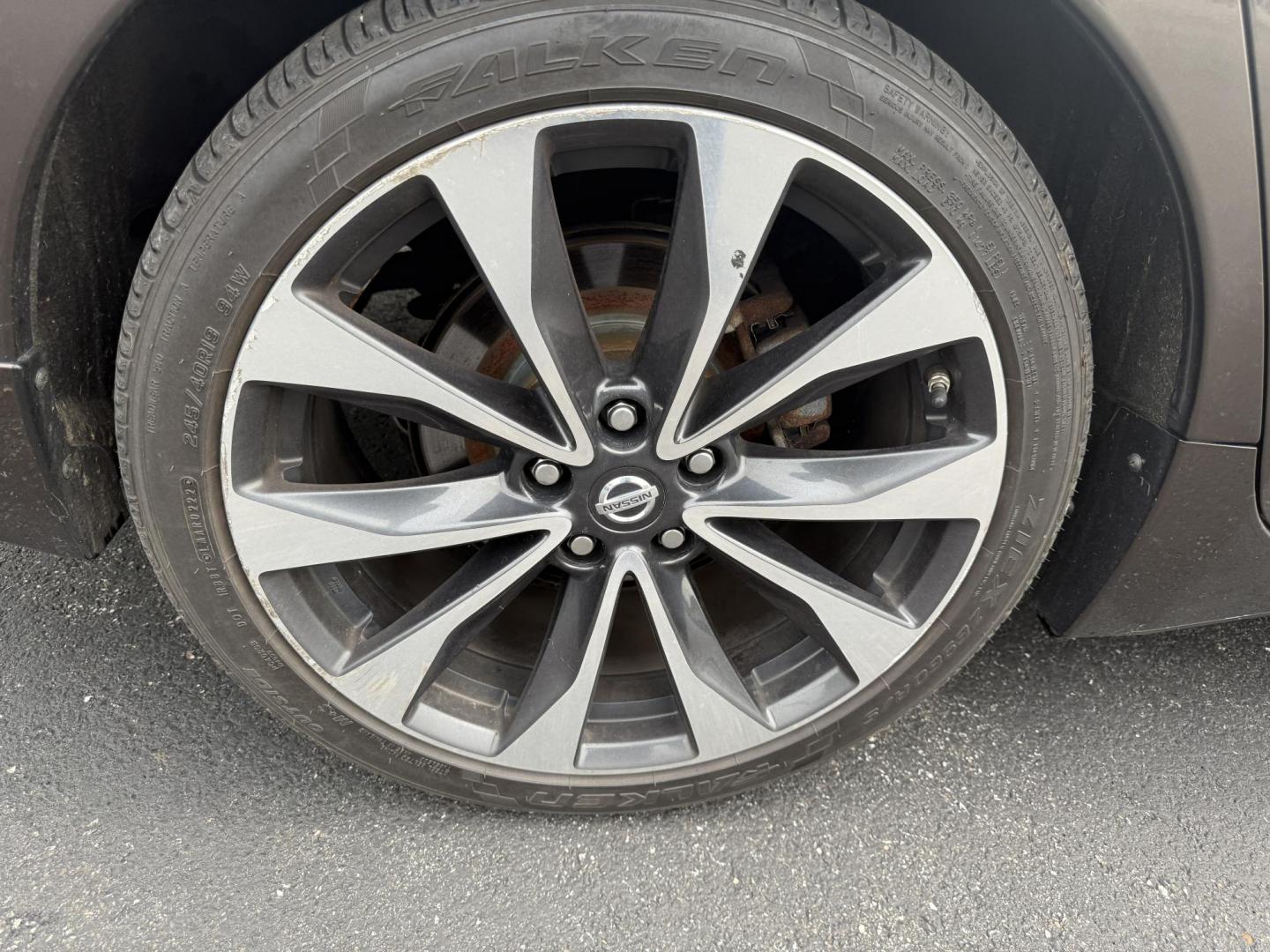2016 Brown /Black Nissan Maxima 3.5 SR (1N4AA6AP0GC) with an 3.5L V6 DOHC 24V engine, Automatic transmission, located at 11115 Chardon Rd. , Chardon, OH, 44024, (440) 214-9705, 41.580246, -81.241943 - Photo#4