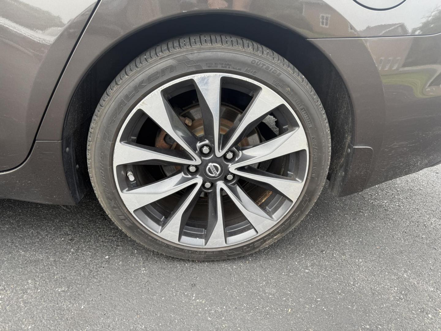2016 Brown /Black Nissan Maxima 3.5 SR (1N4AA6AP0GC) with an 3.5L V6 DOHC 24V engine, Automatic transmission, located at 11115 Chardon Rd. , Chardon, OH, 44024, (440) 214-9705, 41.580246, -81.241943 - Photo#5