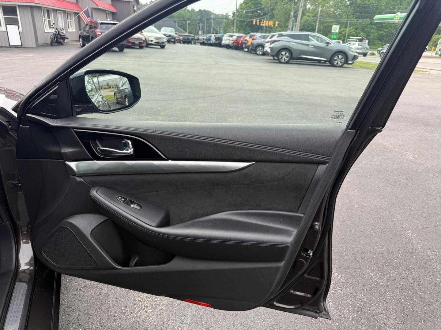 2016 Brown /Black Nissan Maxima 3.5 SR (1N4AA6AP0GC) with an 3.5L V6 DOHC 24V engine, Automatic transmission, located at 11115 Chardon Rd. , Chardon, OH, 44024, (440) 214-9705, 41.580246, -81.241943 - Photo#40