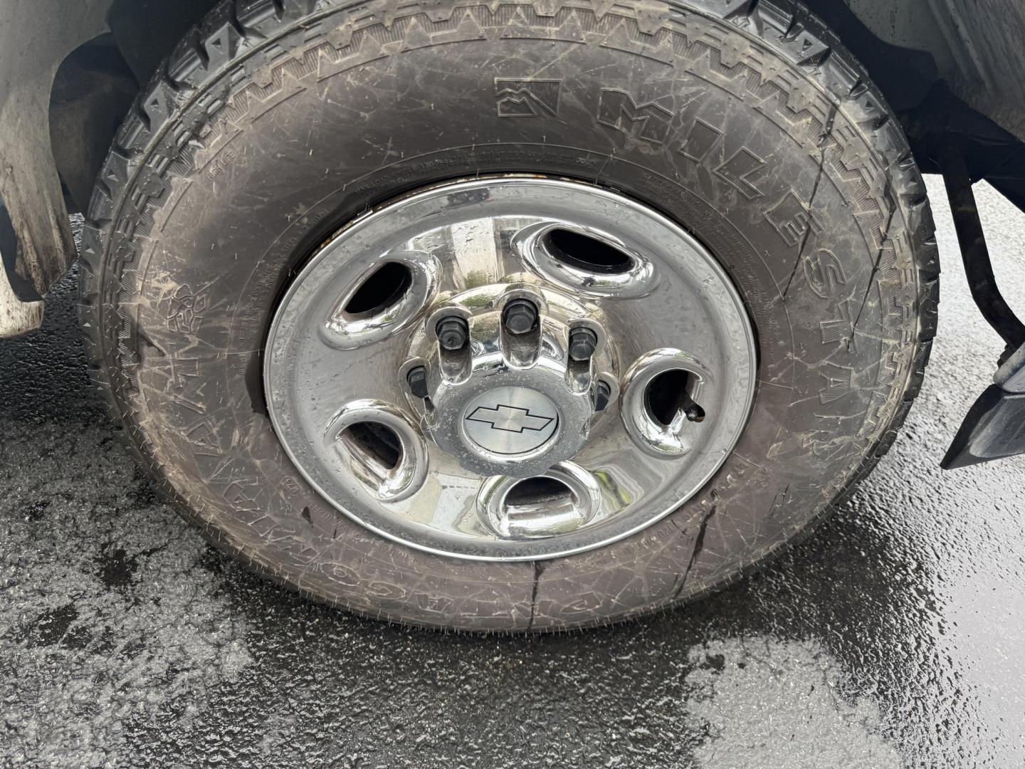 2020 White /Gray Chevrolet Express LT 3500 Extended (1GAZGPFG9L1) with an 6.0L V8 OHV 16V FFV engine, 6A transmission, located at 547 E. Main St., Orwell, OH, 44076, (440) 437-5893, 41.535435, -80.847855 - Photo#3