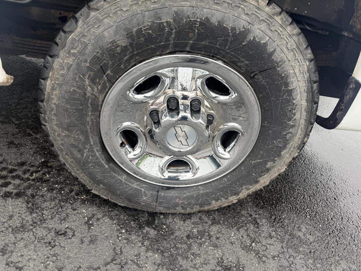 2020 White /Gray Chevrolet Express LT 3500 Extended (1GAZGPFG9L1) with an 6.0L V8 OHV 16V FFV engine, 6A transmission, located at 547 E. Main St., Orwell, OH, 44076, (440) 437-5893, 41.535435, -80.847855 - Photo#5