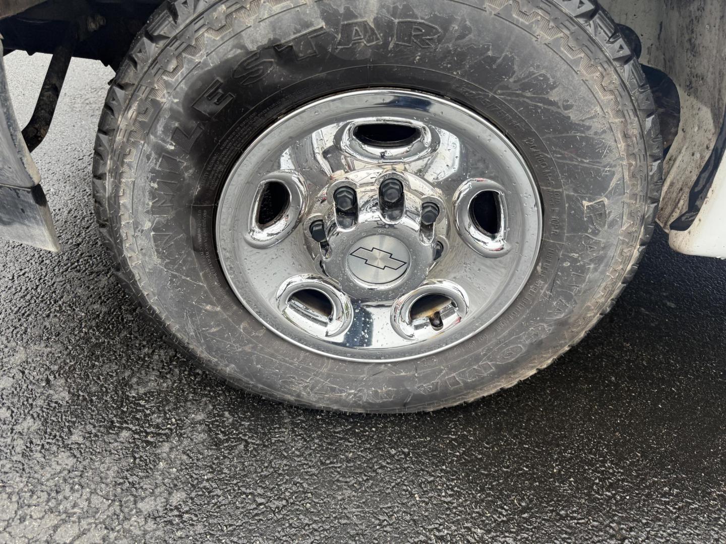2020 White /Gray Chevrolet Express LT 3500 Extended (1GAZGPFG9L1) with an 6.0L V8 OHV 16V FFV engine, 6A transmission, located at 547 E. Main St., Orwell, OH, 44076, (440) 437-5893, 41.535435, -80.847855 - Photo#6