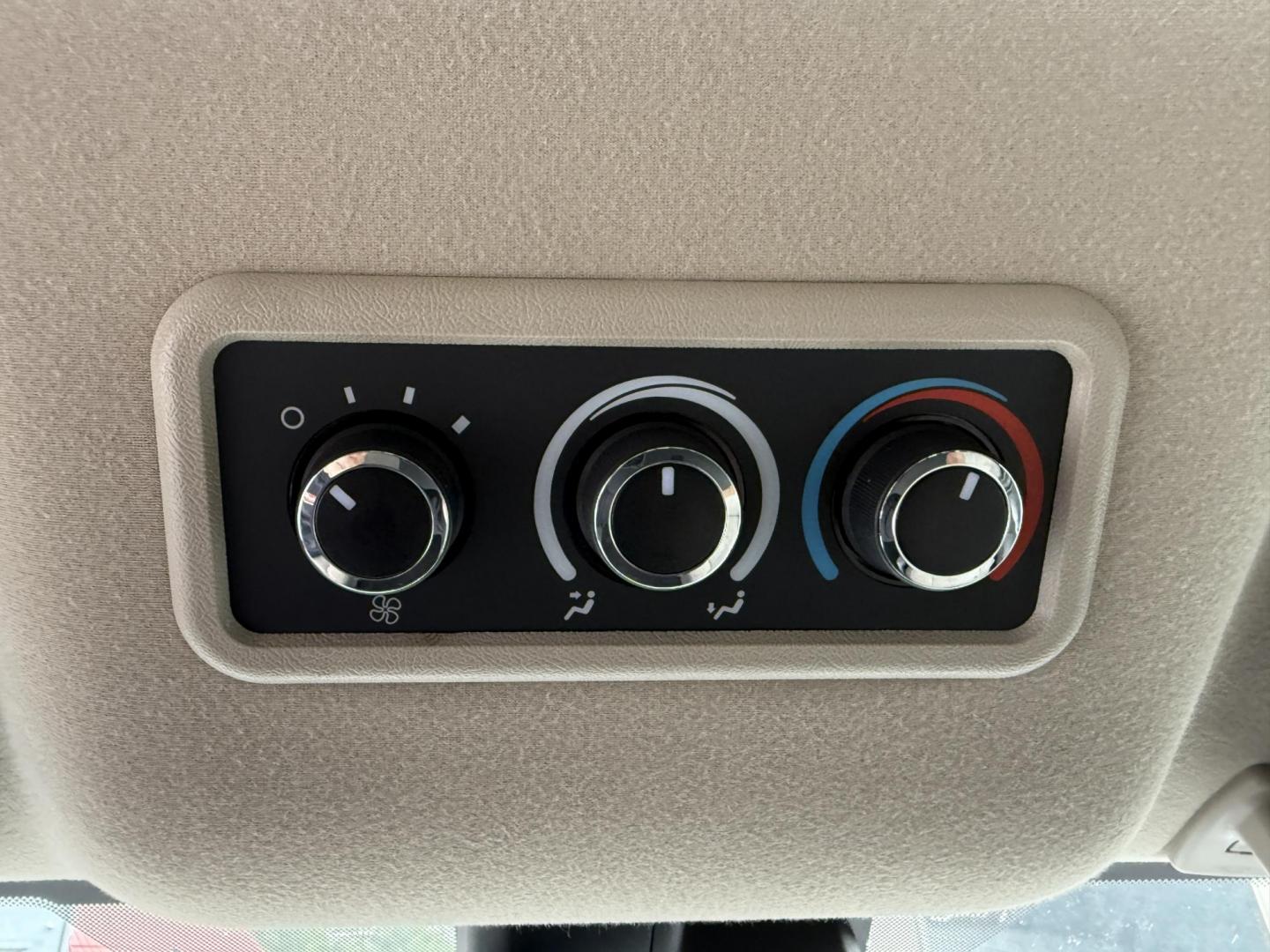 2020 White /Gray Chevrolet Express LT 3500 Extended (1GAZGPFG9L1) with an 6.0L V8 OHV 16V FFV engine, 6A transmission, located at 547 E. Main St., Orwell, OH, 44076, (440) 437-5893, 41.535435, -80.847855 - Photo#22